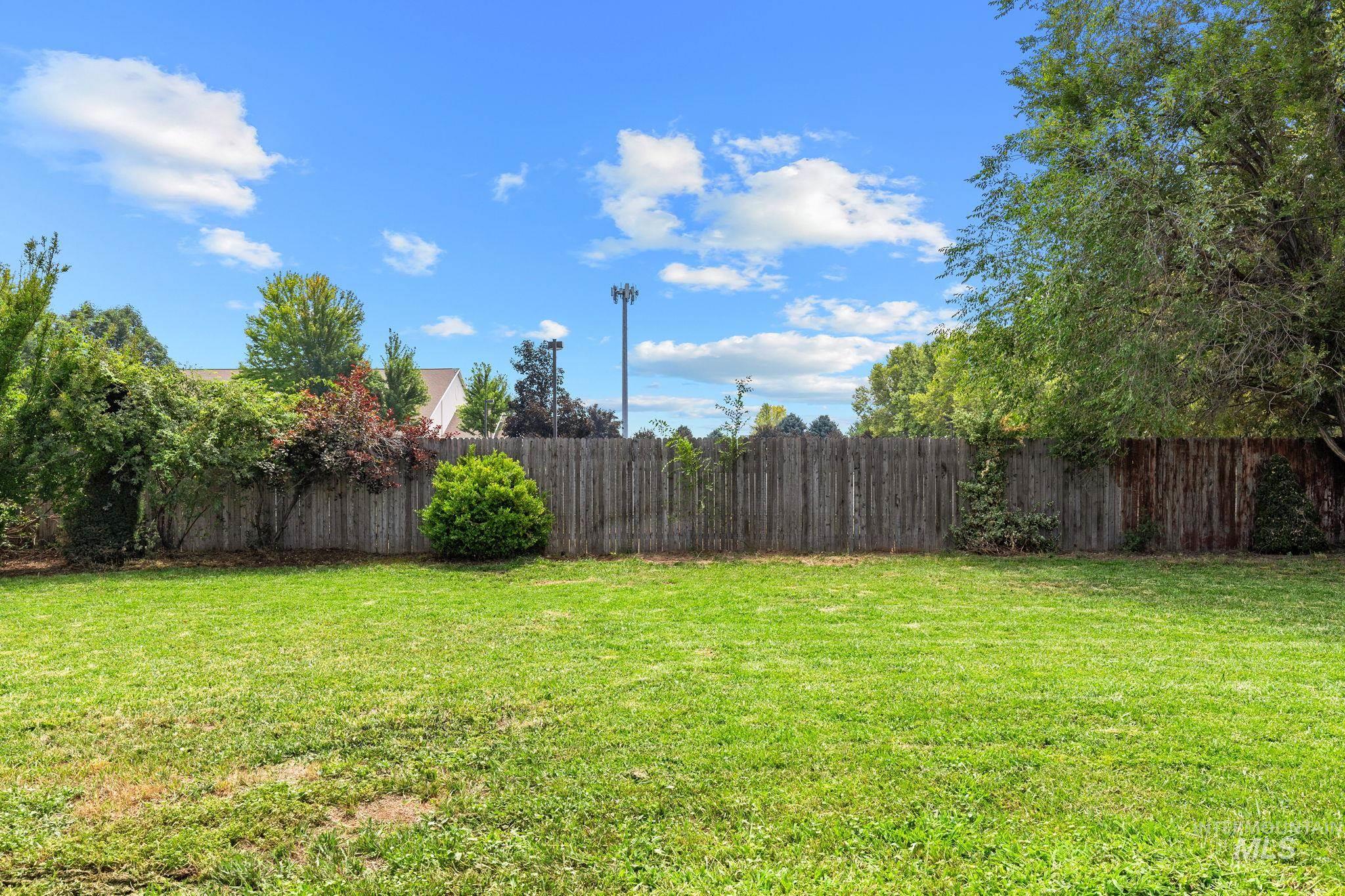 4925 W Tournament Dr, Meridian, Idaho 83646, 3 Bedrooms, 2 Bathrooms, Residential For Sale, Price $465,000,MLS 99000865