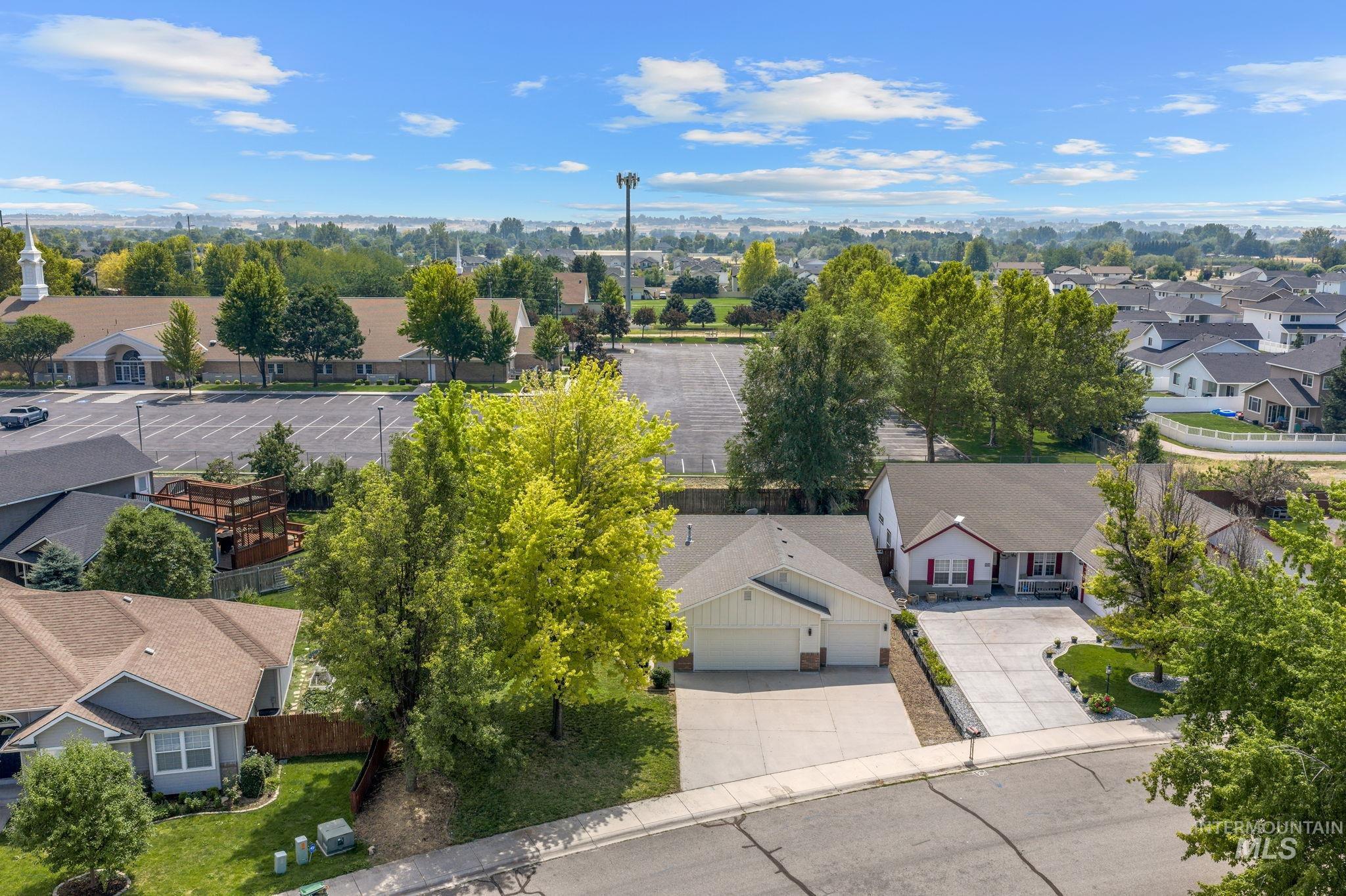 4925 W Tournament Dr, Meridian, Idaho 83646, 3 Bedrooms, 2 Bathrooms, Residential For Sale, Price $465,000,MLS 99000865