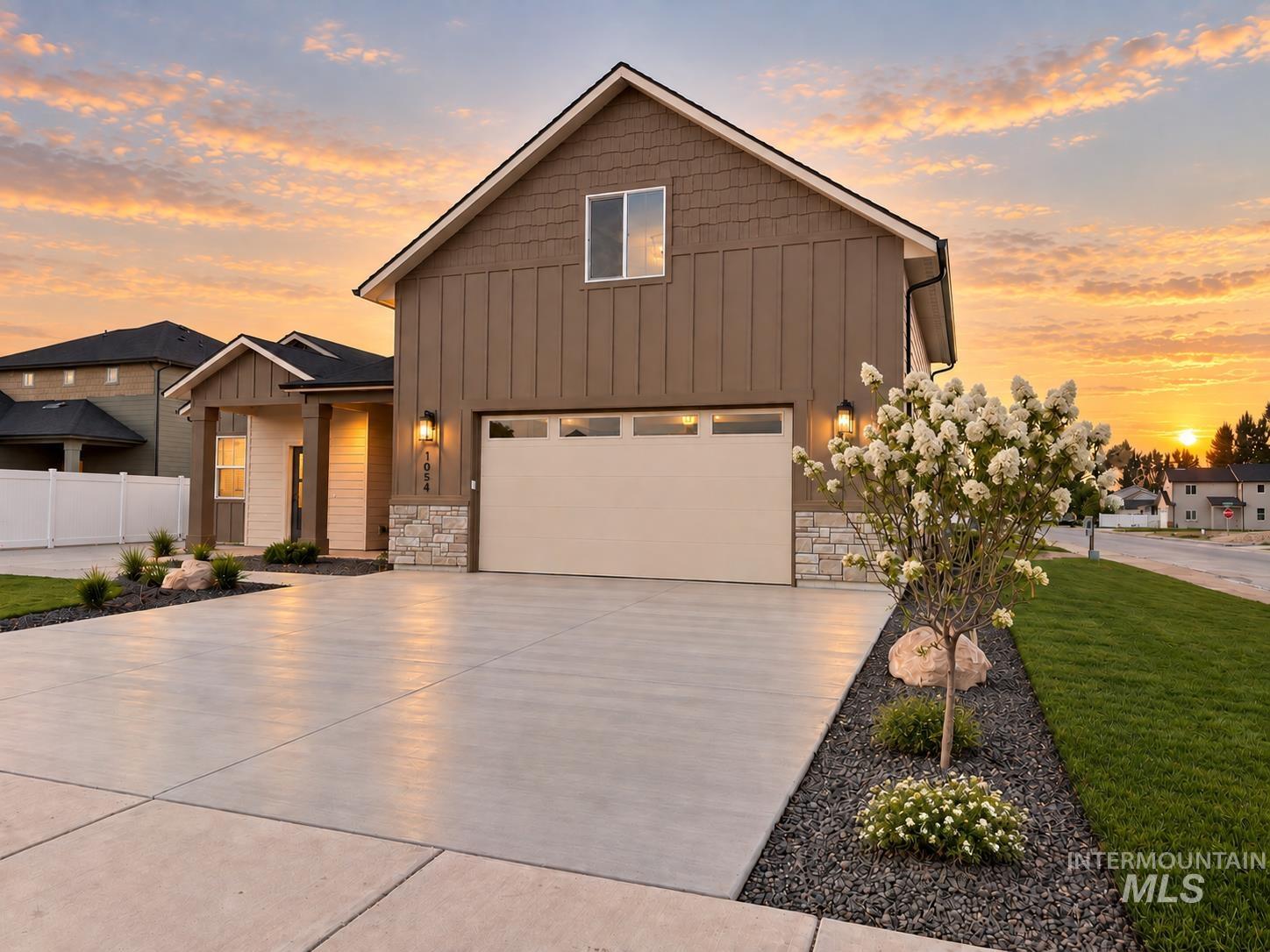 1054 W Afton Pl, Kuna, Idaho 83634, 4 Bedrooms, 2.5 Bathrooms, Residential For Sale, Price $559,900,MLS 99000869