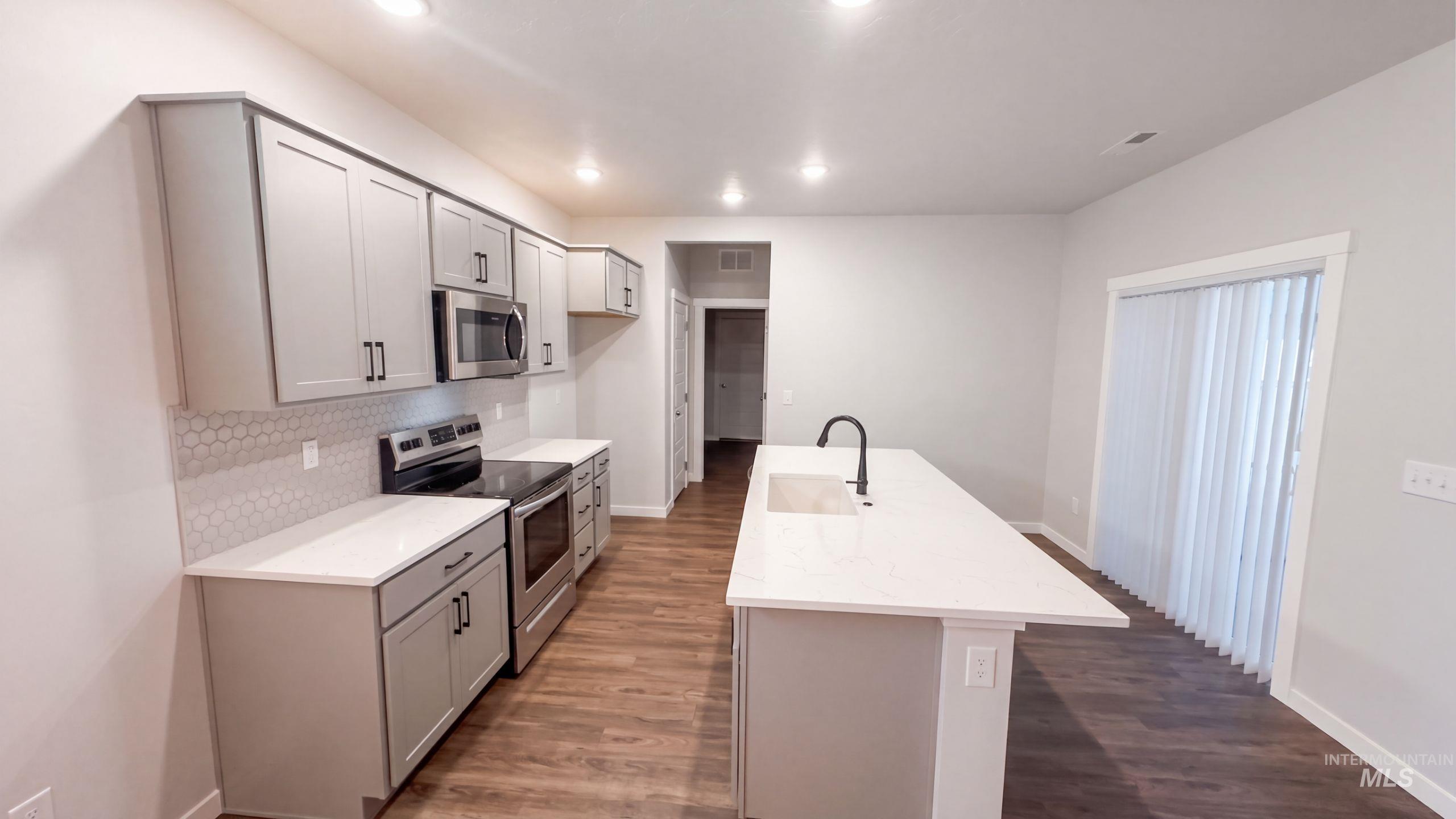 4998 W Thornapple Dr, Meridian, Idaho 83646, 3 Bedrooms, 2 Bathrooms, Residential For Sale, Price $418,000,MLS 99000881
