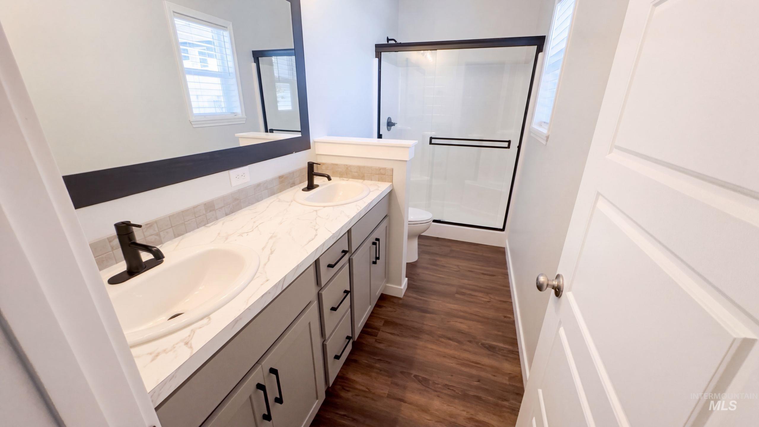 4998 W Thornapple Dr, Meridian, Idaho 83646, 3 Bedrooms, 2 Bathrooms, Residential For Sale, Price $418,000,MLS 99000881
