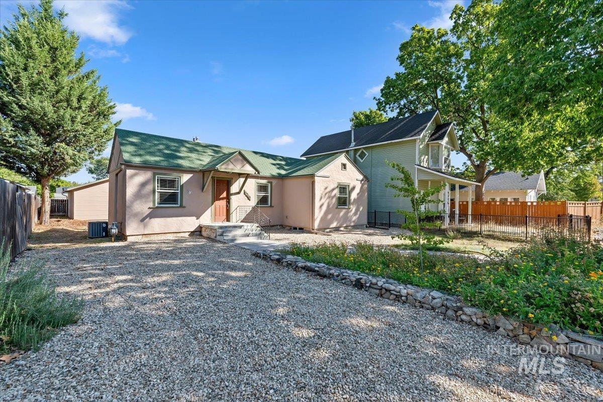 6210 W Primrose St, Boise, Idaho 83704, 2 Bedrooms, 1 Bathroom, Residential For Sale, Price $350,000,MLS 99000886