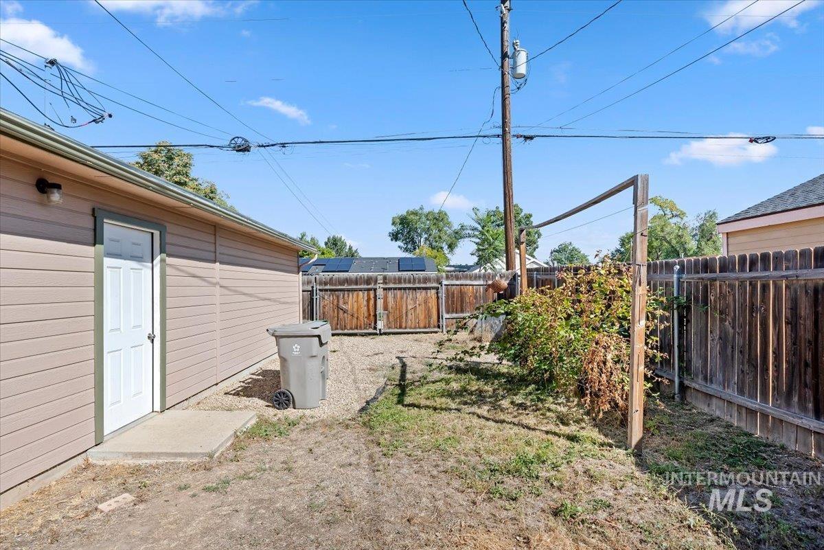 6210 W Primrose St, Boise, Idaho 83704, 2 Bedrooms, 1 Bathroom, Residential For Sale, Price $350,000,MLS 99000886
