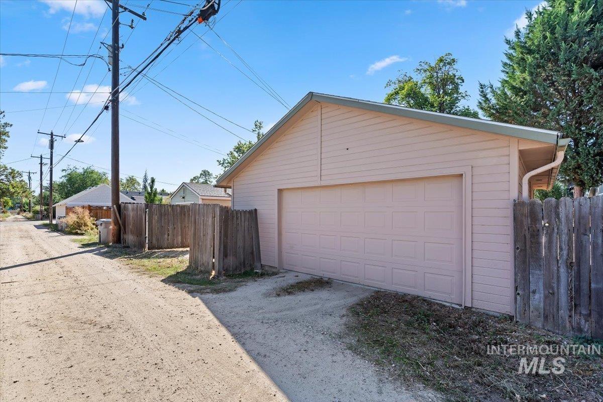 6210 W Primrose St, Boise, Idaho 83704, 2 Bedrooms, 1 Bathroom, Residential For Sale, Price $350,000,MLS 99000886