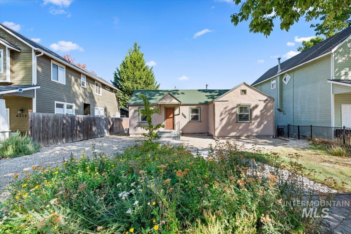 6210 W Primrose St, Boise, Idaho 83704, 2 Bedrooms, 1 Bathroom, Residential For Sale, Price $350,000,MLS 99000886