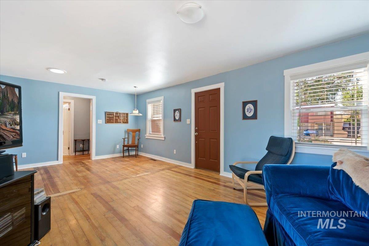 6210 W Primrose St, Boise, Idaho 83704, 2 Bedrooms, 1 Bathroom, Residential For Sale, Price $350,000,MLS 99000886