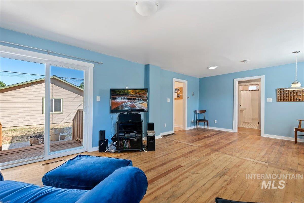 6210 W Primrose St, Boise, Idaho 83704, 2 Bedrooms, 1 Bathroom, Residential For Sale, Price $350,000,MLS 99000886