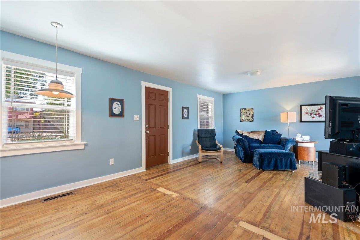 6210 W Primrose St, Boise, Idaho 83704, 2 Bedrooms, 1 Bathroom, Residential For Sale, Price $350,000,MLS 99000886