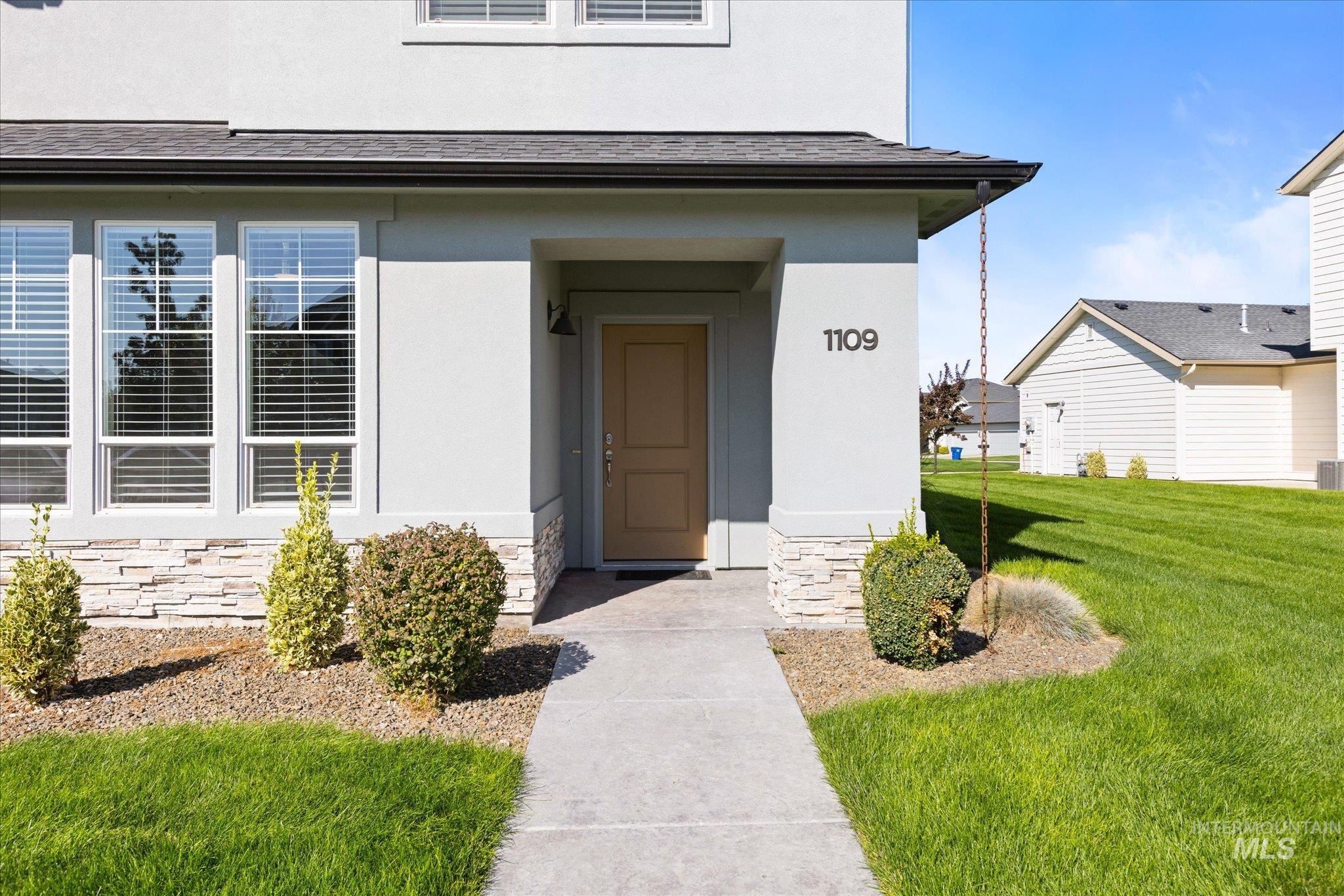 1109 N World Cup Ln, Eagle, Idaho 83616, 3 Bedrooms, 2.5 Bathrooms, Residential For Sale, Price $423,000,MLS 99000889