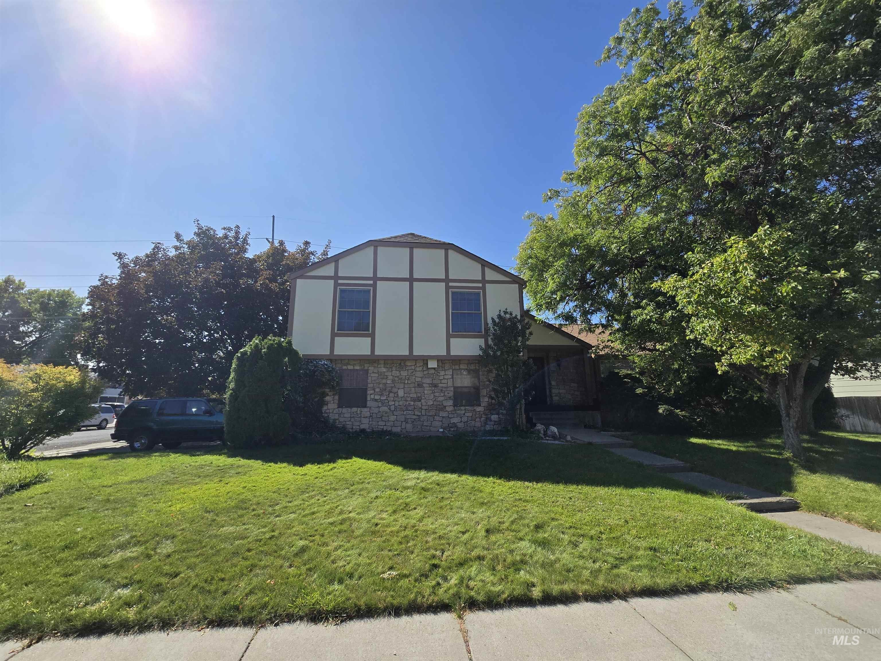 280 Meadows Lane, Twin Falls, Idaho 83301, 3 Bedrooms, 3.5 Bathrooms, Residential For Sale, Price $399,900,MLS 99000890