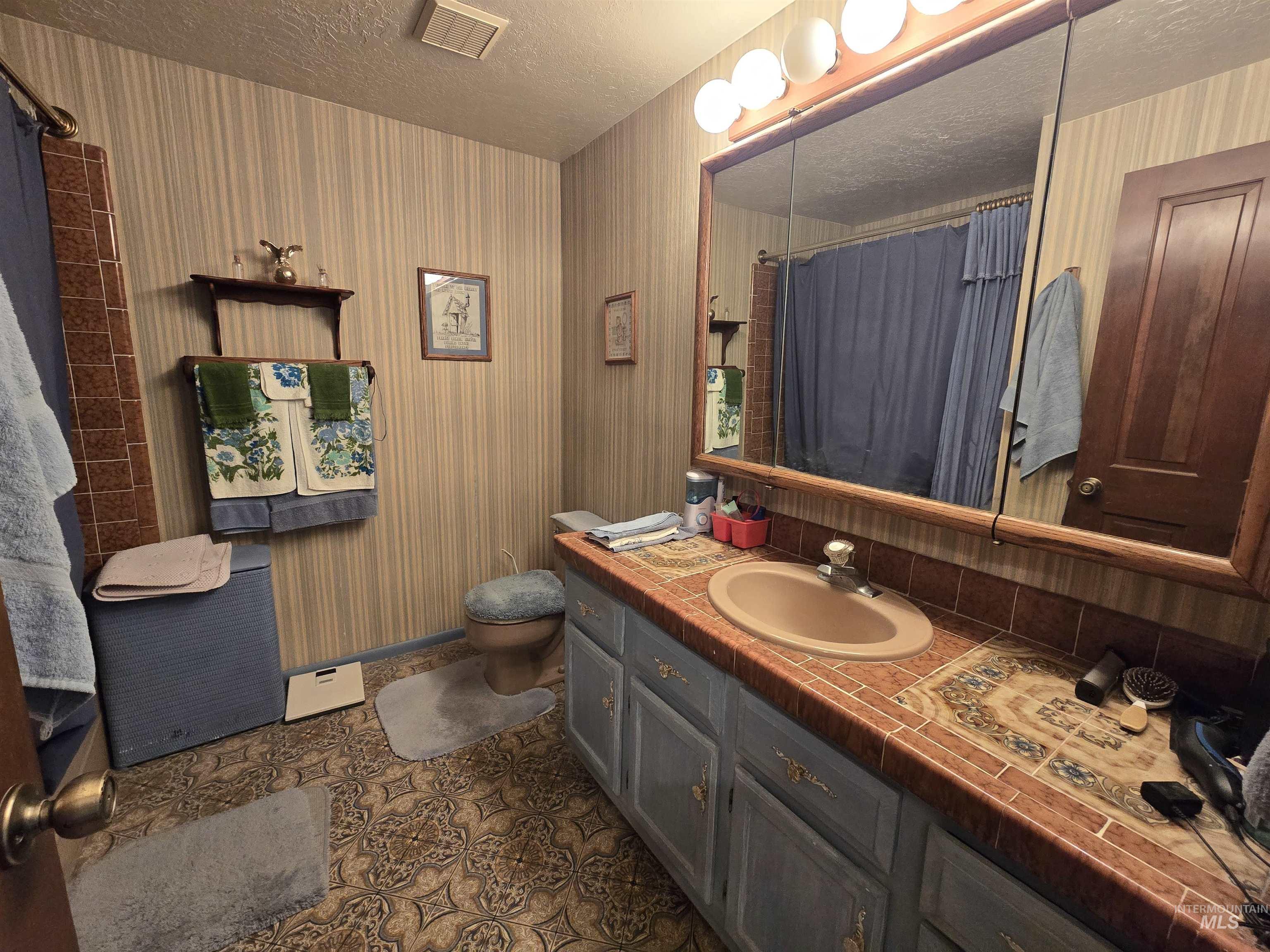 280 Meadows Lane, Twin Falls, Idaho 83301, 3 Bedrooms, 3.5 Bathrooms, Residential For Sale, Price $399,900,MLS 99000890