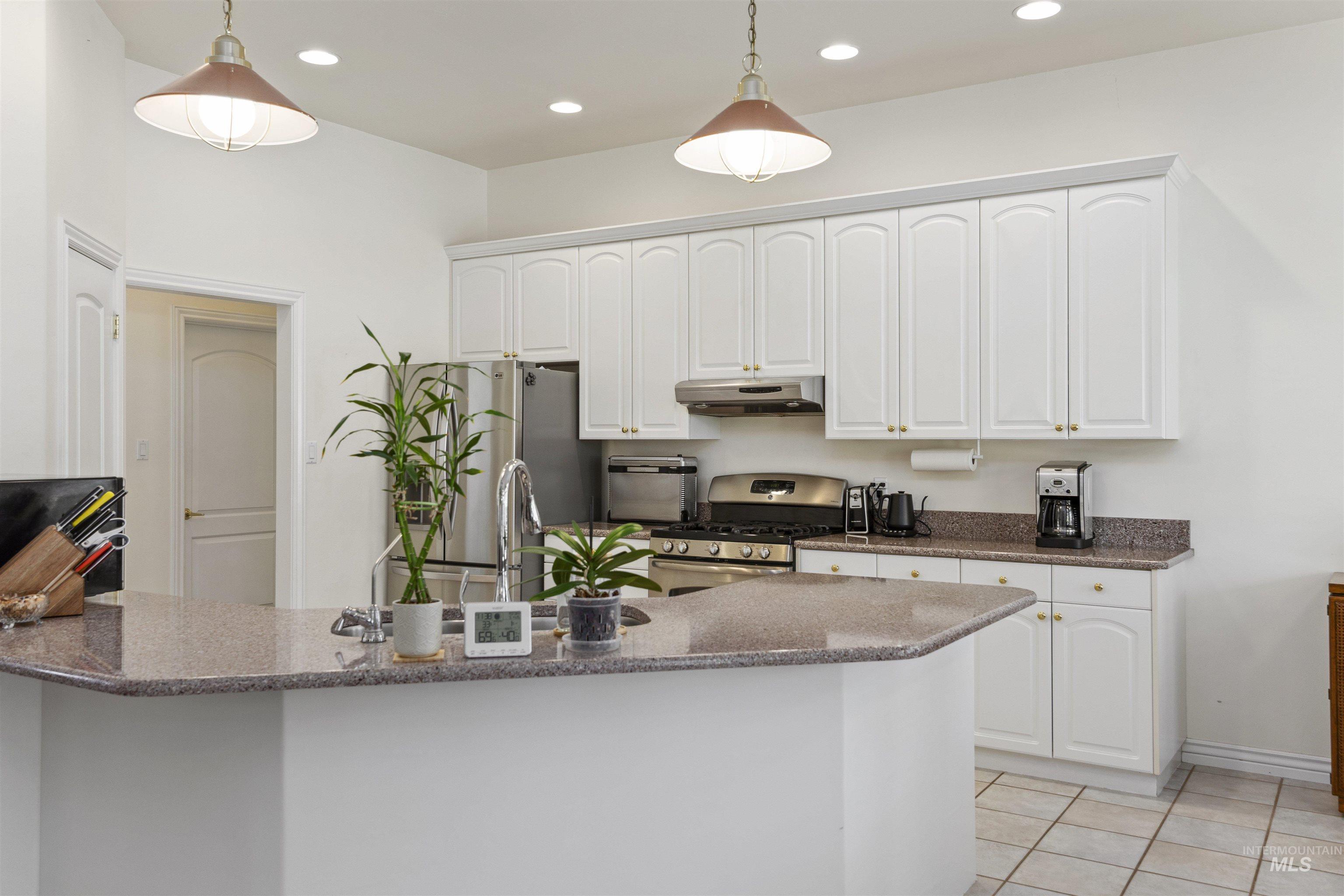575 Woodland Drive, Twin Falls, Idaho 83301, 3 Bedrooms, 2 Bathrooms, Residential For Sale, Price $535,000,MLS 99000896