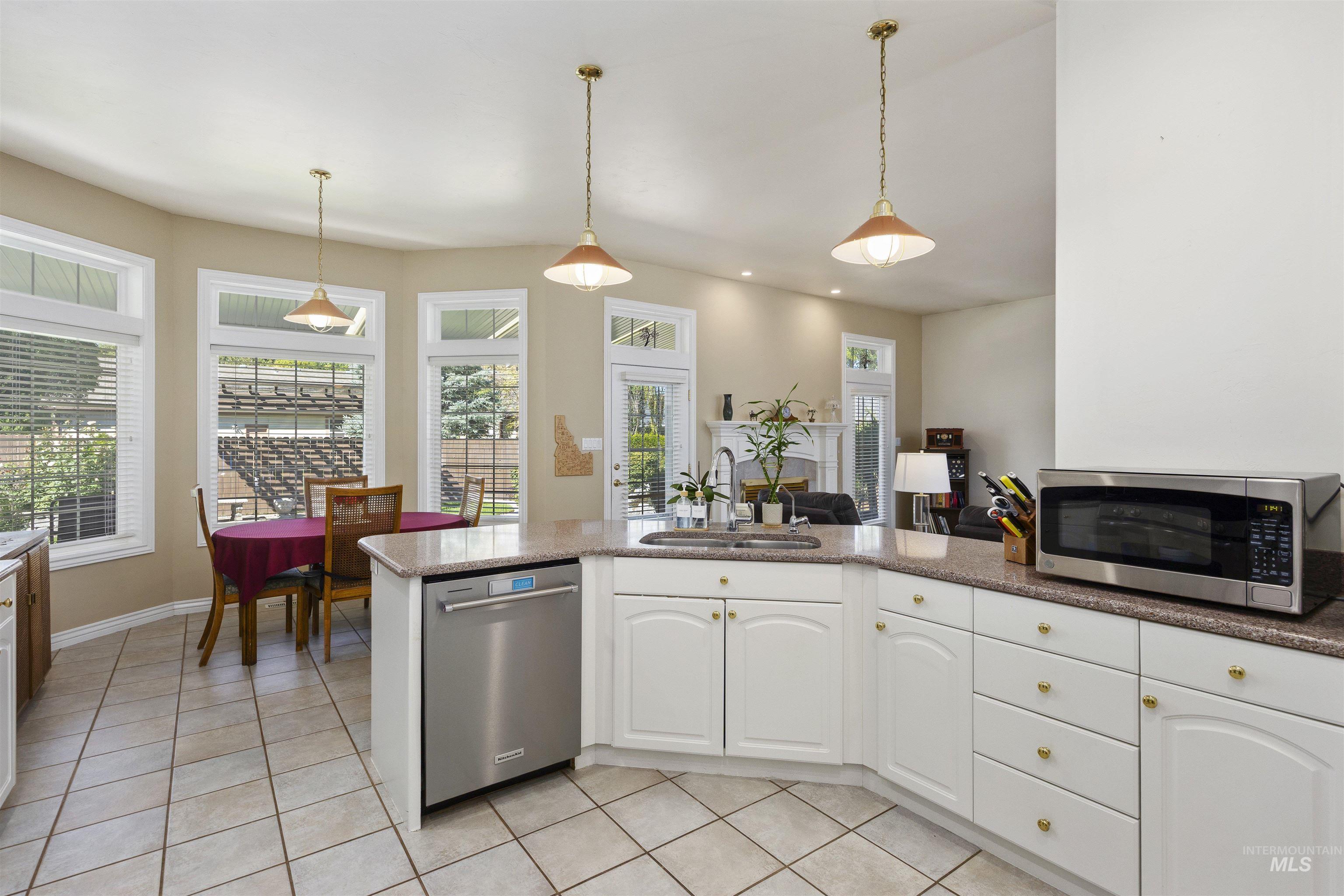 575 Woodland Drive, Twin Falls, Idaho 83301, 3 Bedrooms, 2 Bathrooms, Residential For Sale, Price $535,000,MLS 99000896