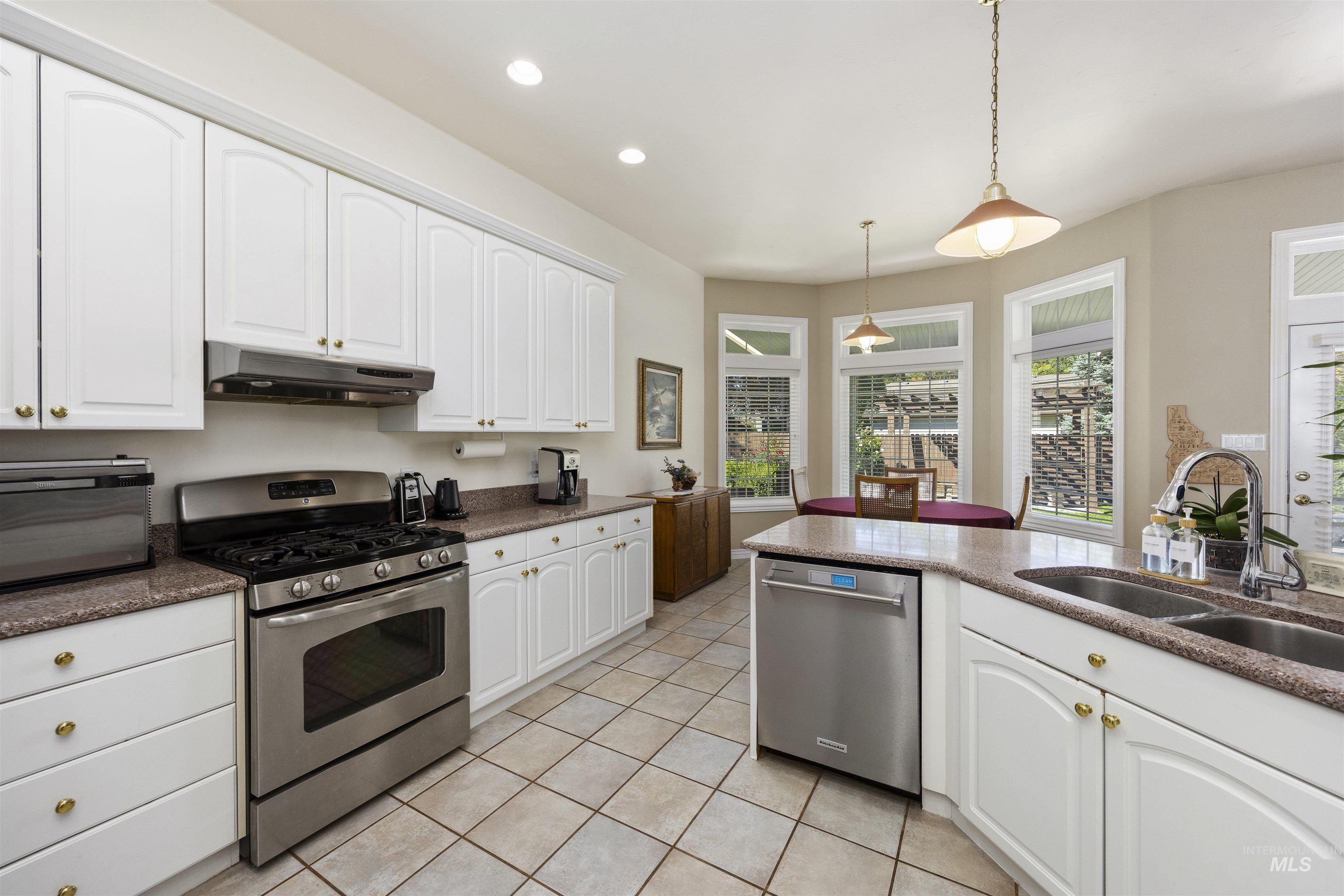 575 Woodland Drive, Twin Falls, Idaho 83301, 3 Bedrooms, 2 Bathrooms, Residential For Sale, Price $535,000,MLS 99000896