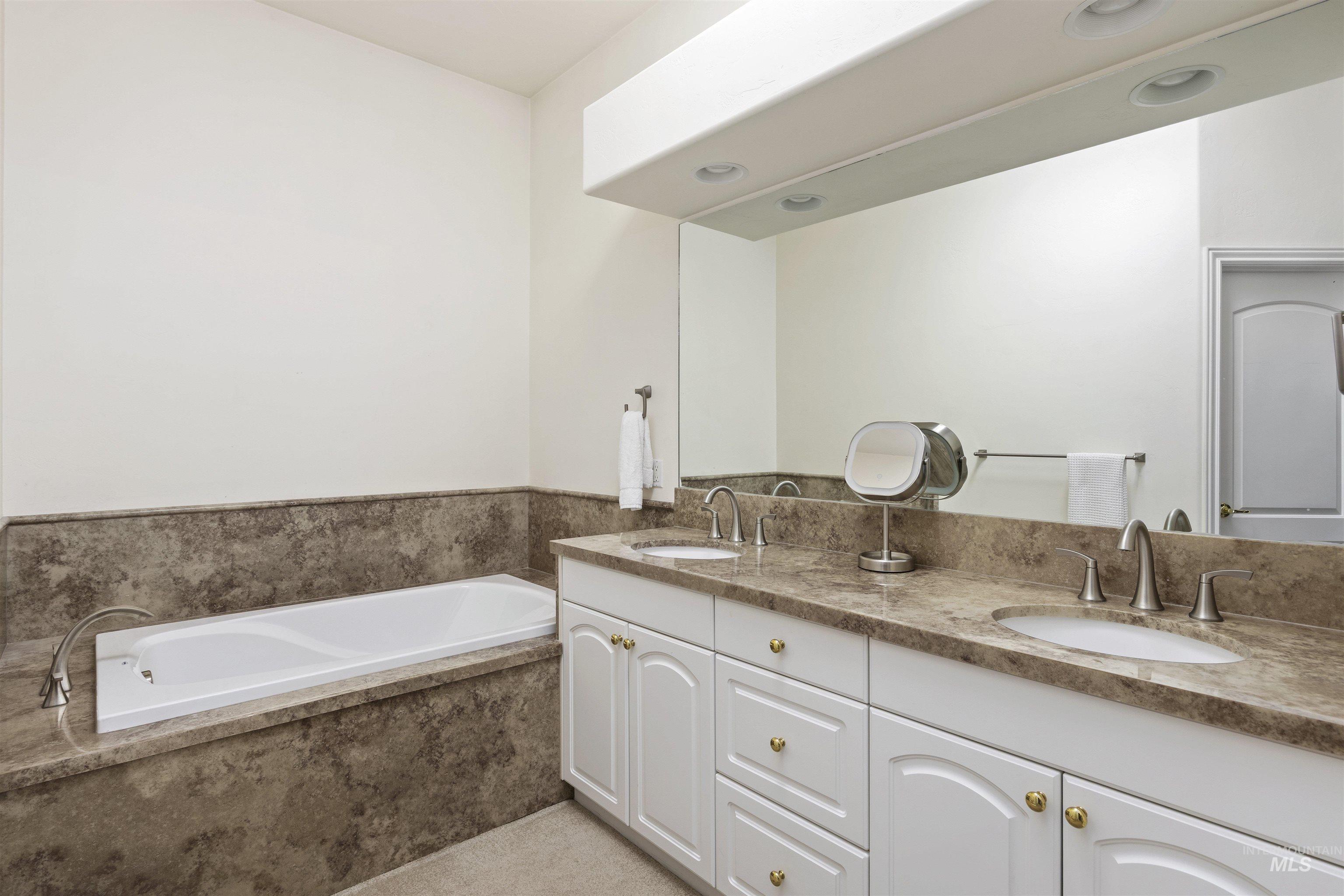 575 Woodland Drive, Twin Falls, Idaho 83301, 3 Bedrooms, 2 Bathrooms, Residential For Sale, Price $535,000,MLS 99000896