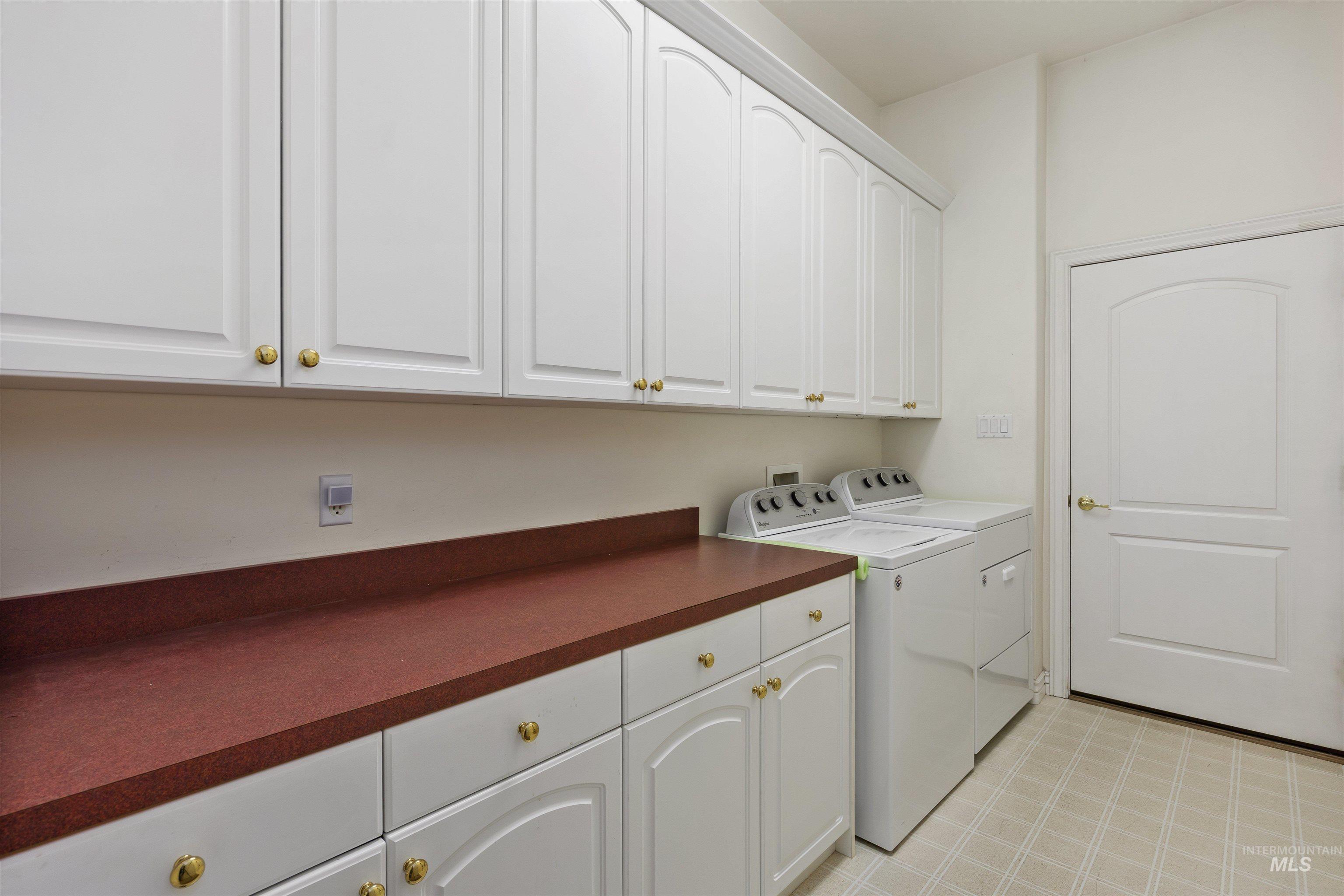 575 Woodland Drive, Twin Falls, Idaho 83301, 3 Bedrooms, 2 Bathrooms, Residential For Sale, Price $535,000,MLS 99000896