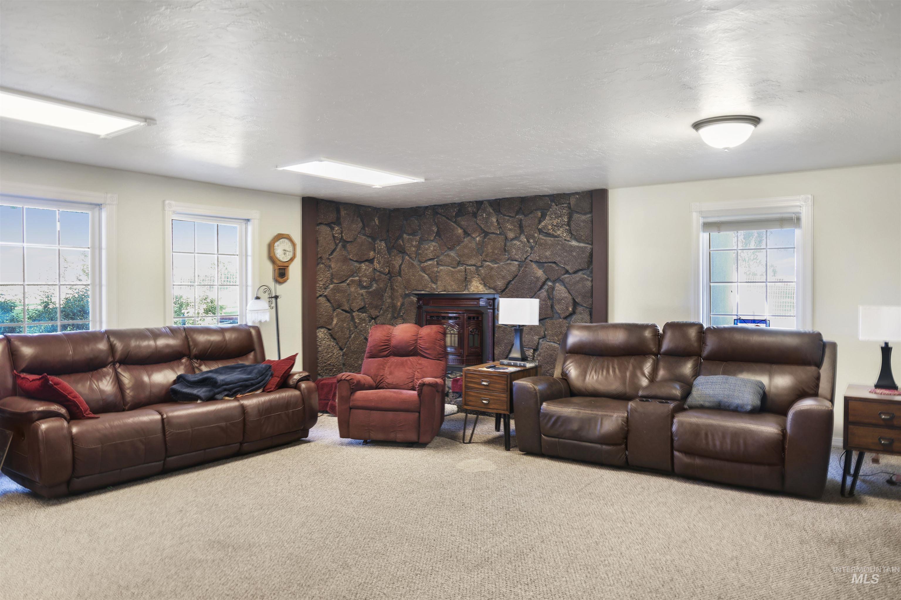 374 E 400 S, Jerome, Idaho 83338, 3 Bedrooms, 3 Bathrooms, Residential For Sale, Price $799,000,MLS 99000903