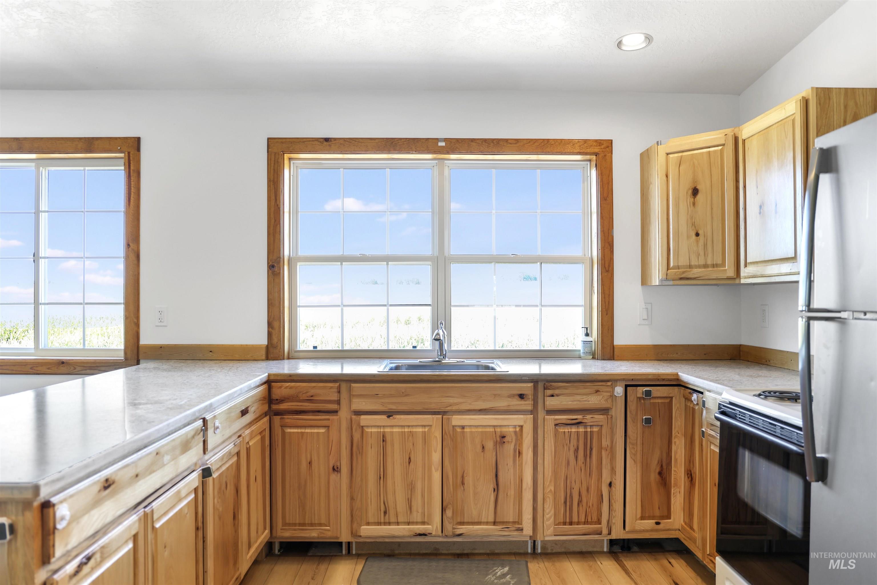374 E 400 S, Jerome, Idaho 83338, 3 Bedrooms, 3 Bathrooms, Residential For Sale, Price $799,000,MLS 99000903