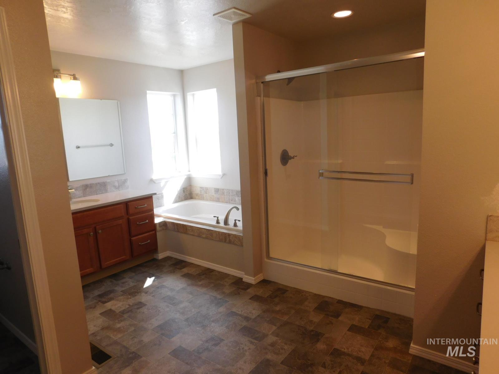 1089 E GRAND HAVEN ST, Nampa, Idaho 83686, 4 Bedrooms, 3.5 Bathrooms, Residential For Sale, Price $589,900,MLS 99000905