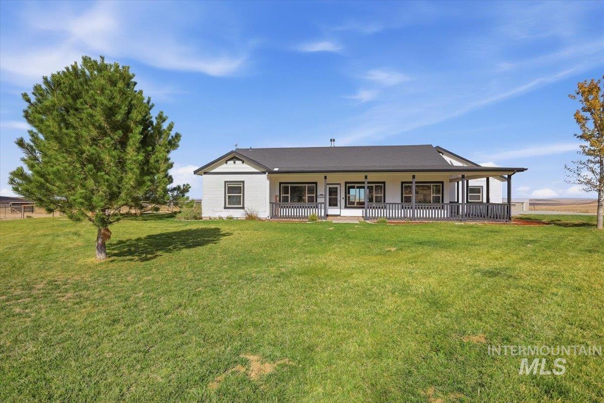 18026 Briar Creek Rd, Murphy, Idaho 83650, 3 Bedrooms, 2.5 Bathrooms, Residential For Sale, Price $985,000, 99000914
