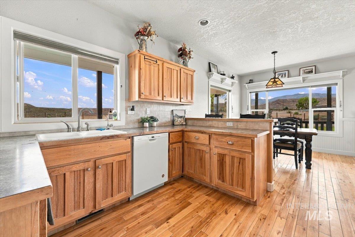 18026 Briar Creek Rd, Murphy, Idaho 83650, 3 Bedrooms, 2.5 Bathrooms, Residential For Sale, Price $985,000, 99000914