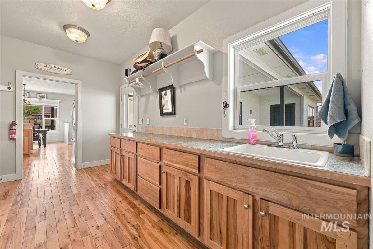18026 Briar Creek Rd, Murphy, Idaho 83650, 3 Bedrooms, 2.5 Bathrooms, Residential For Sale, Price $985,000, 99000914
