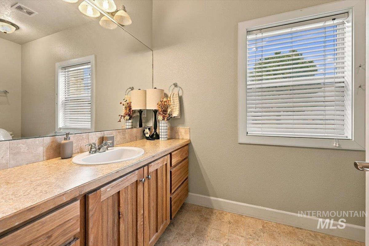 18026 Briar Creek Rd, Murphy, Idaho 83650, 3 Bedrooms, 2.5 Bathrooms, Residential For Sale, Price $985,000, 99000914