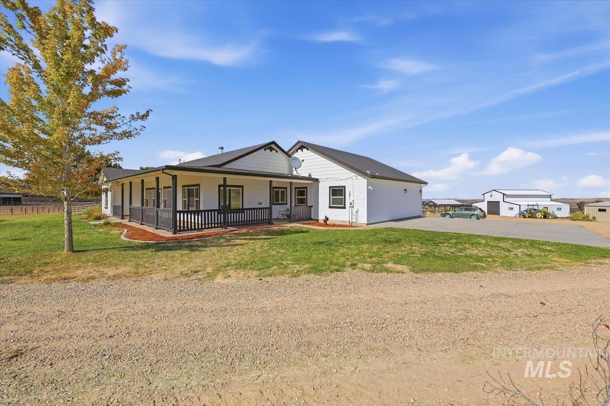 18026 Briar Creek Rd, Murphy, Idaho 83650, 3 Bedrooms, 2.5 Bathrooms, Residential For Sale, Price $985,000, 99000914