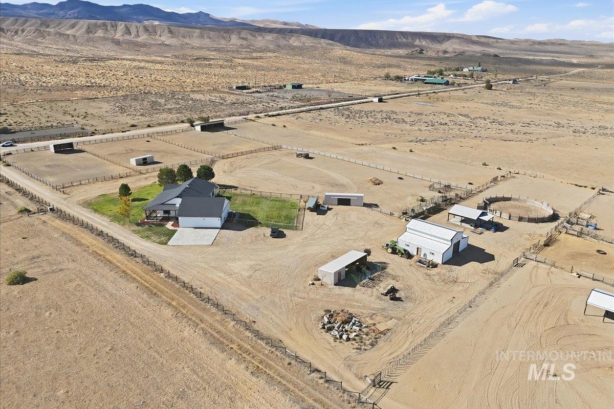 18026 Briar Creek Rd, Murphy, Idaho 83650, 3 Bedrooms, 2.5 Bathrooms, Residential For Sale, Price $985,000, 99000914