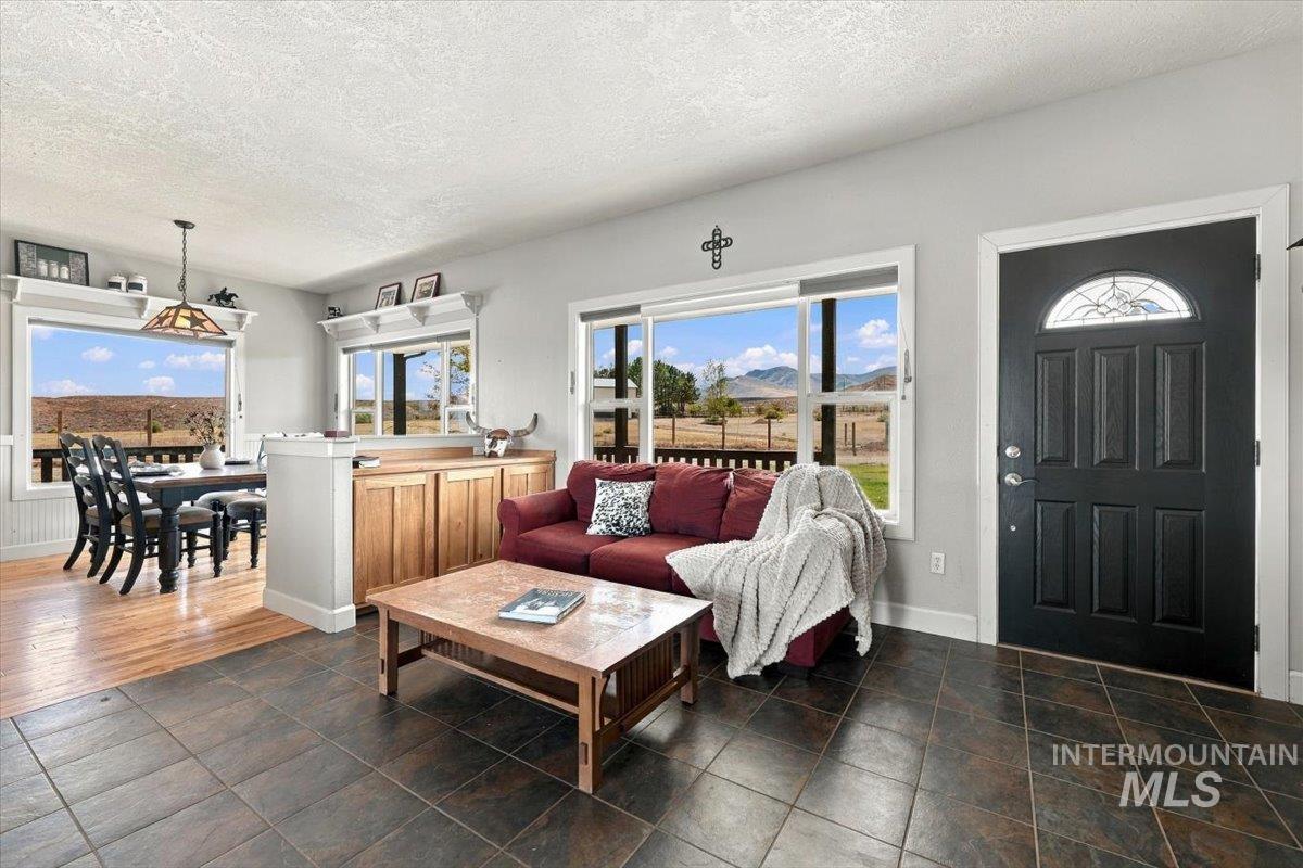 18026 Briar Creek Rd, Murphy, Idaho 83650, 3 Bedrooms, 2.5 Bathrooms, Residential For Sale, Price $985,000, 99000914