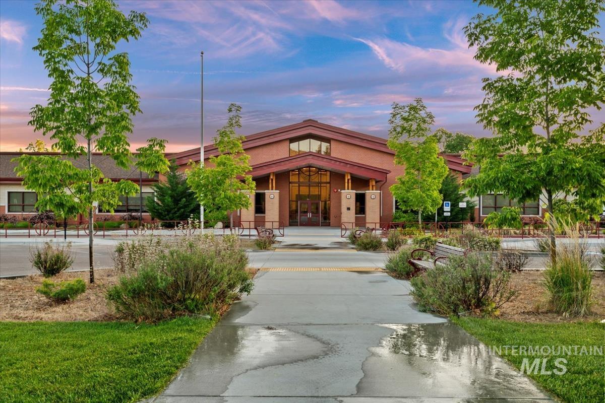709 E Braemere, Boise, Idaho 83702, 4 Bedrooms, 4.5 Bathrooms, Residential For Sale, Price $1,495,000,MLS 99000927