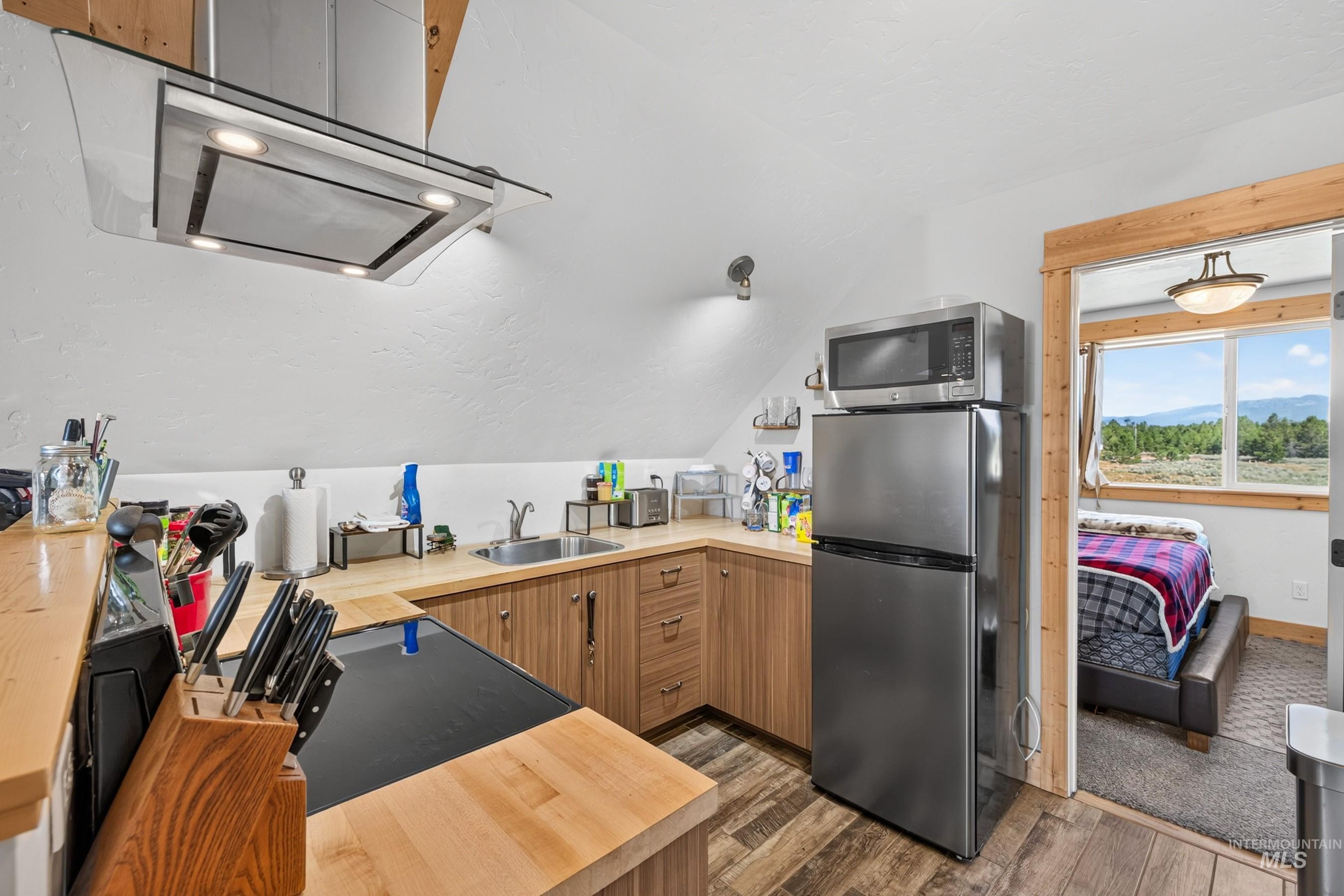 59 Salmon Loop, Donnelly, Idaho 83615, 4 Bedrooms, 3 Bathrooms, Residential For Sale, Price $999,500, 99000930