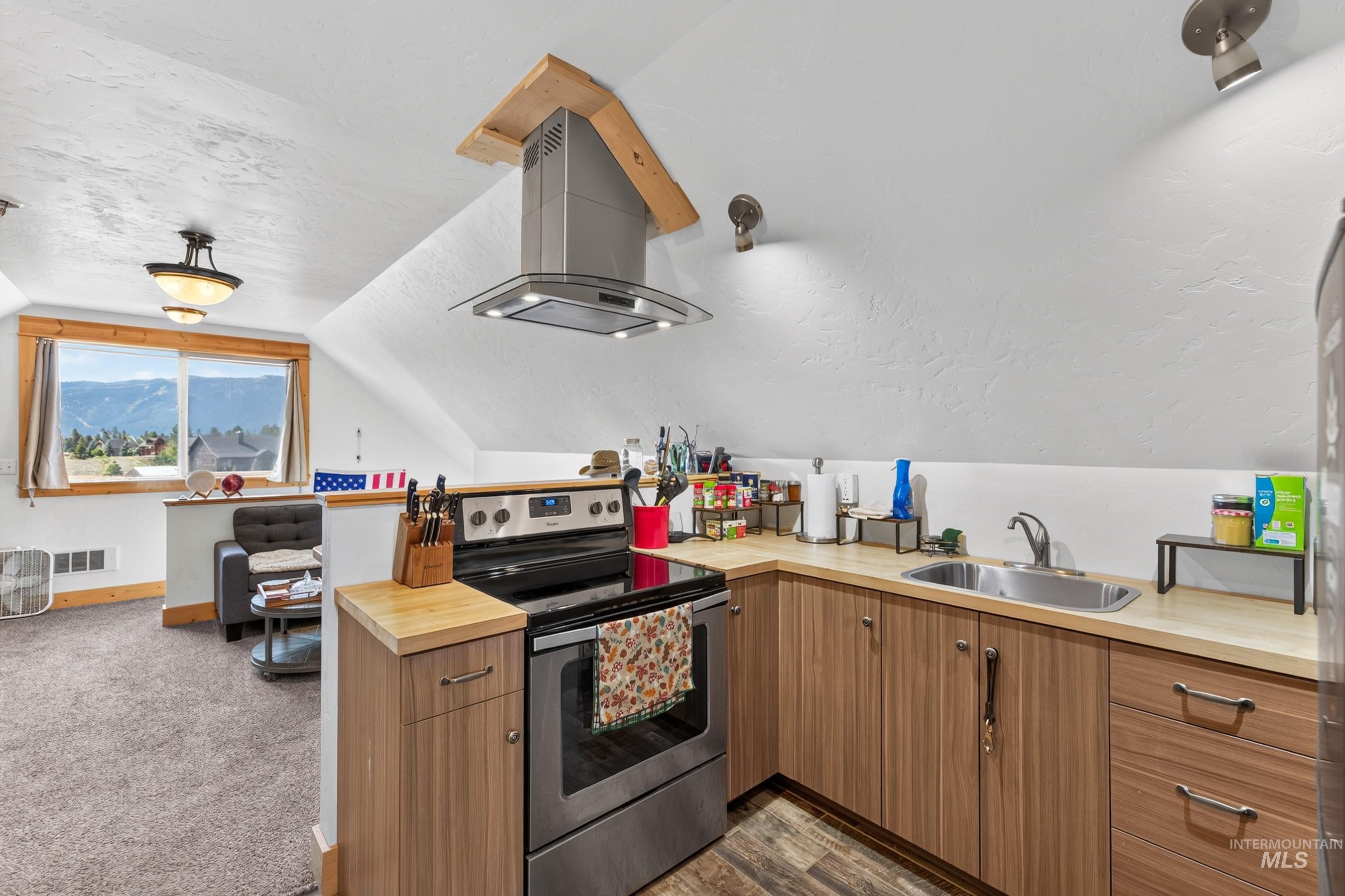 59 Salmon Loop, Donnelly, Idaho 83615, 4 Bedrooms, 3 Bathrooms, Residential For Sale, Price $999,500, 99000930