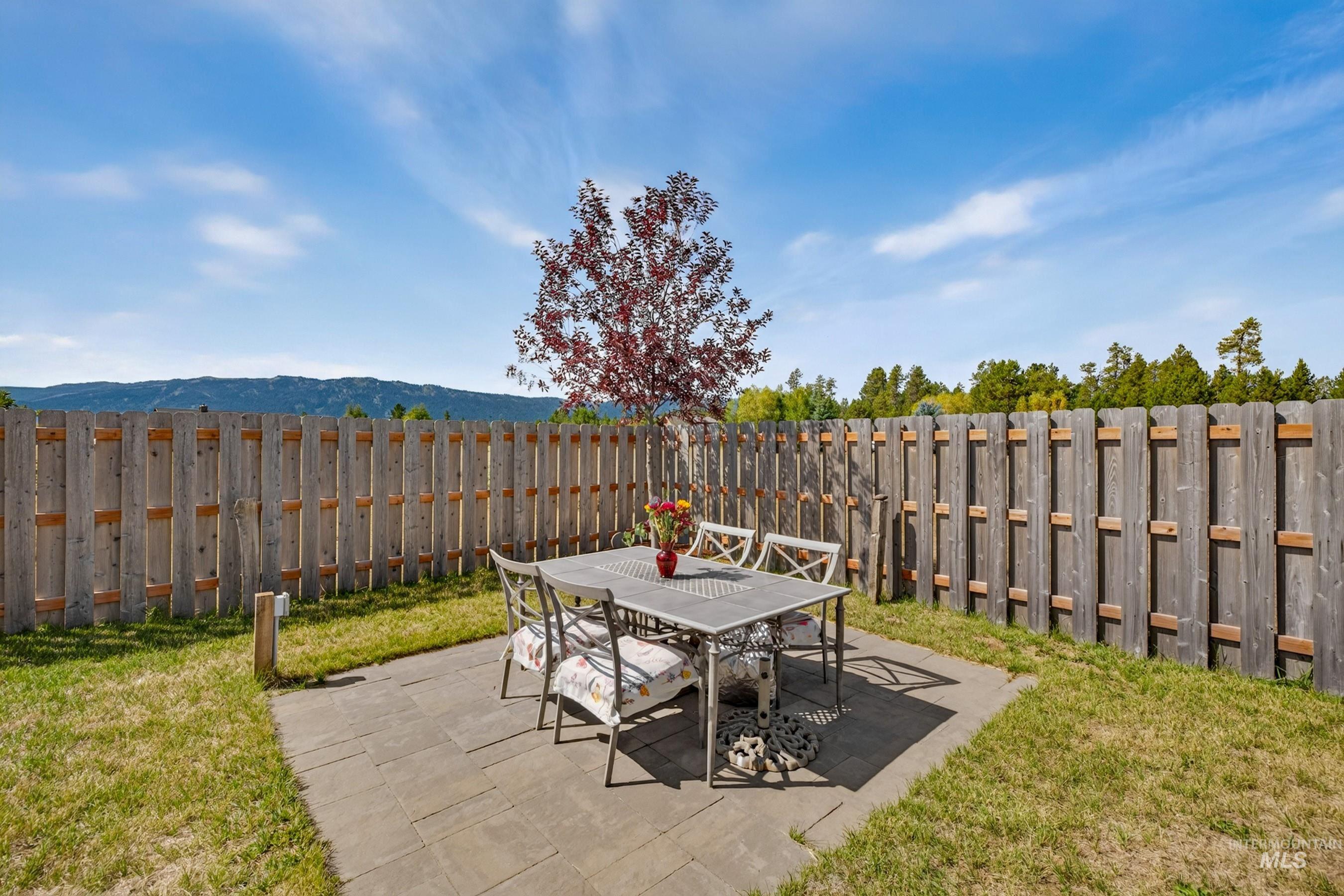 59 Salmon Loop, Donnelly, Idaho 83615, 4 Bedrooms, 3 Bathrooms, Residential For Sale, Price $999,500, 99000930