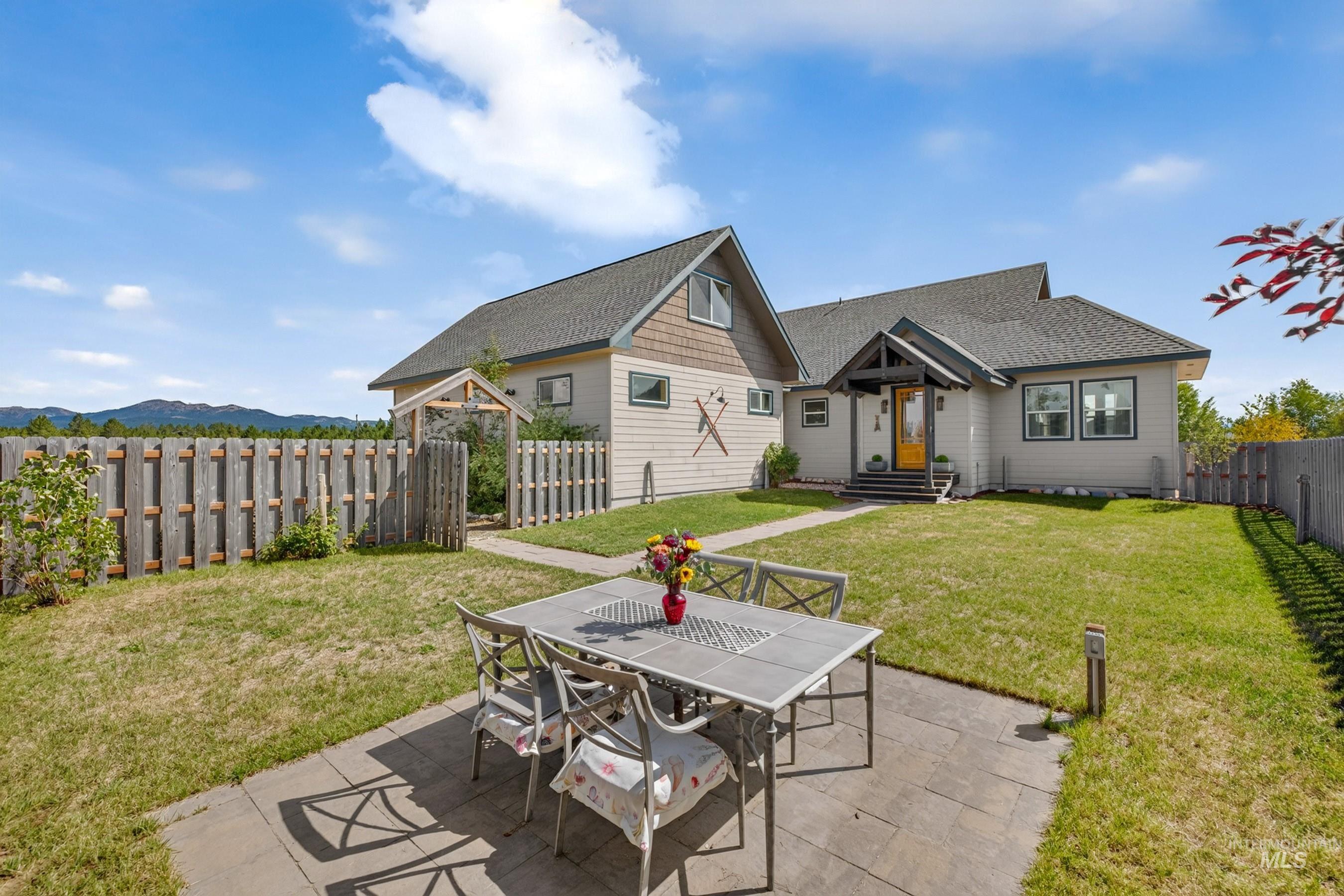 59 Salmon Loop, Donnelly, Idaho 83615, 4 Bedrooms, 3 Bathrooms, Residential For Sale, Price $999,500, 99000930