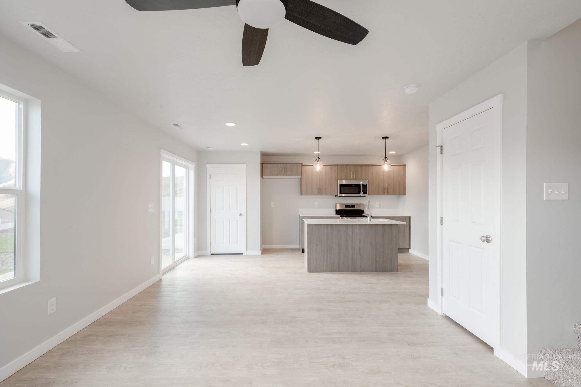 104 Bighorn St, Horseshoe Bend, Idaho 83629, 3 Bedrooms, 2.5 Bathrooms, Residential For Sale, Price $325,990,MLS 99000936