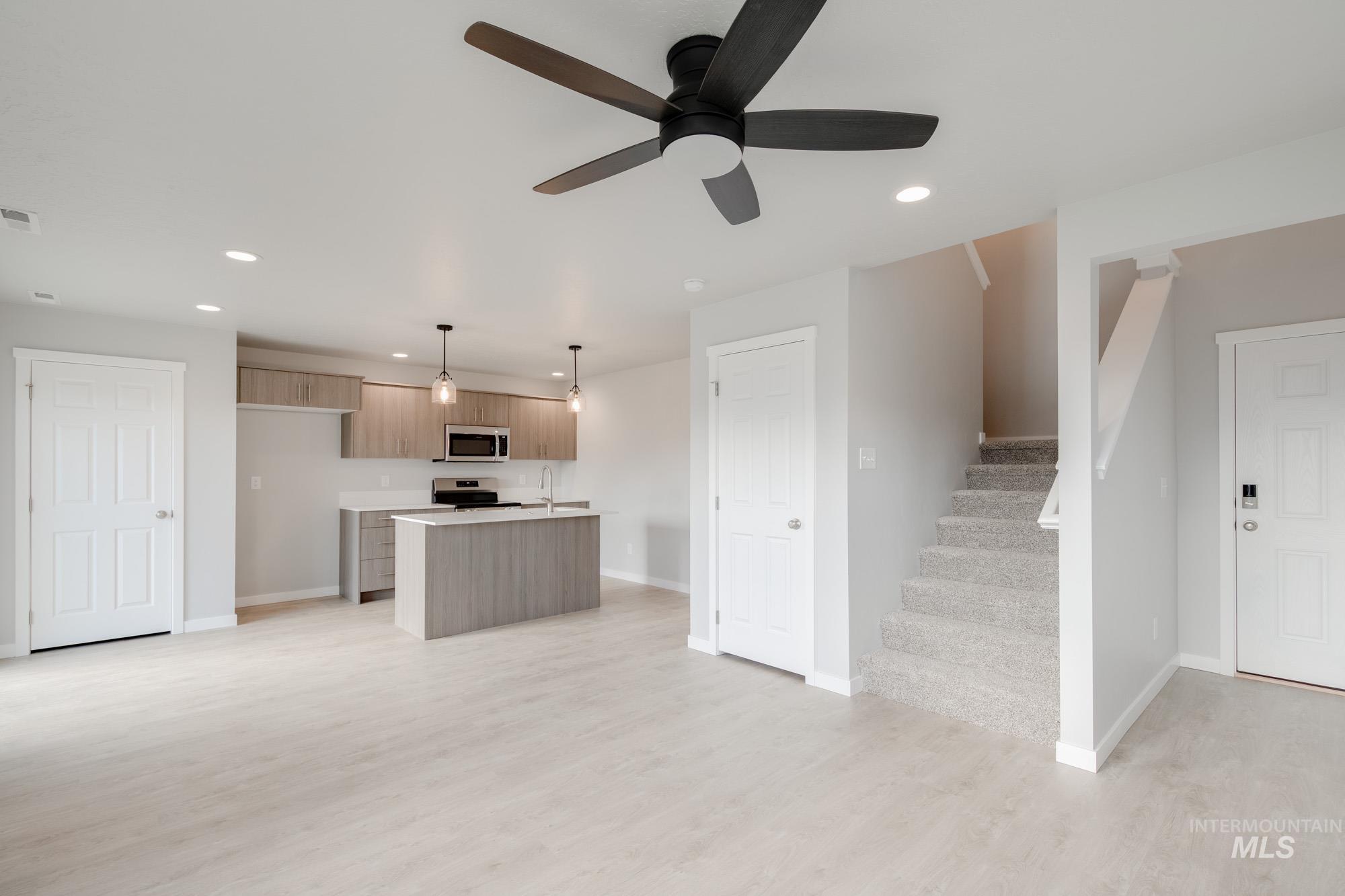 104 Bighorn St, Horseshoe Bend, Idaho 83629, 3 Bedrooms, 2.5 Bathrooms, Residential For Sale, Price $325,990,MLS 99000936