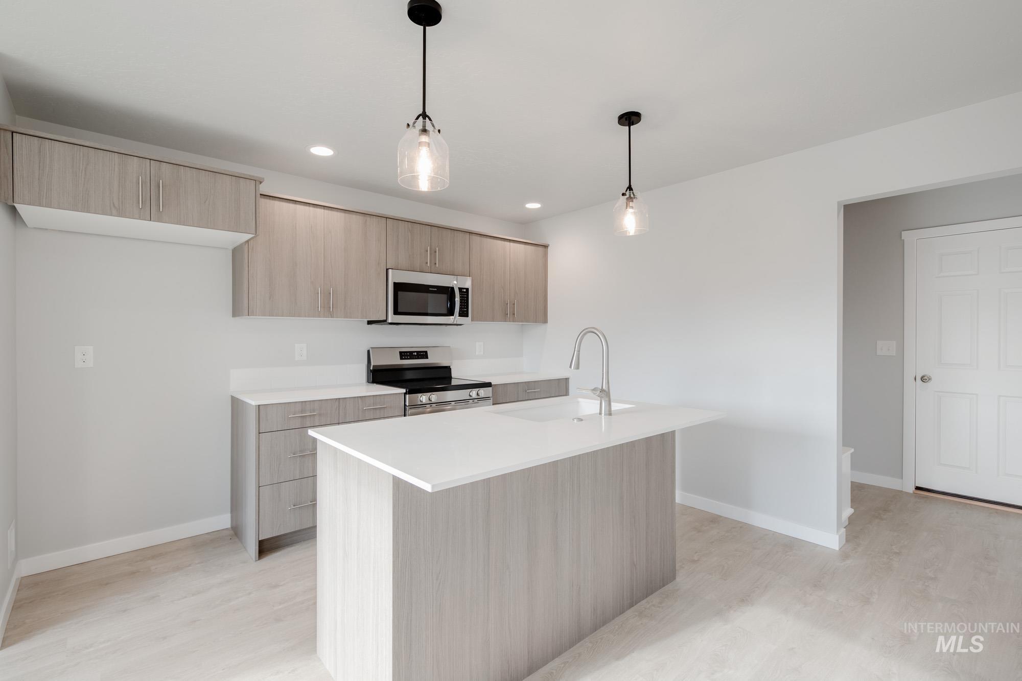 104 Bighorn St, Horseshoe Bend, Idaho 83629, 3 Bedrooms, 2.5 Bathrooms, Residential For Sale, Price $325,990,MLS 99000936