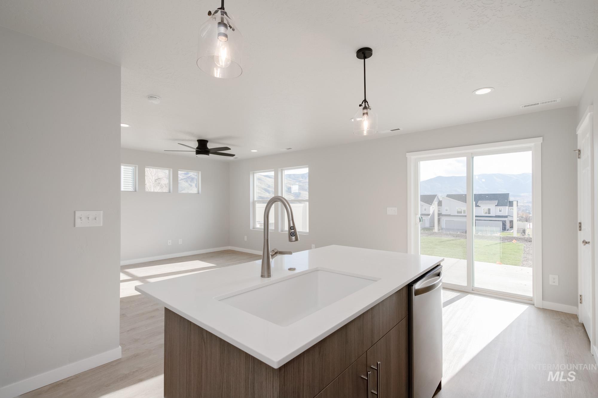 102 Bighorn St, Horseshoe Bend, Idaho 83629, 3 Bedrooms, 2.5 Bathrooms, Residential For Sale, Price $324,990,MLS 99000938