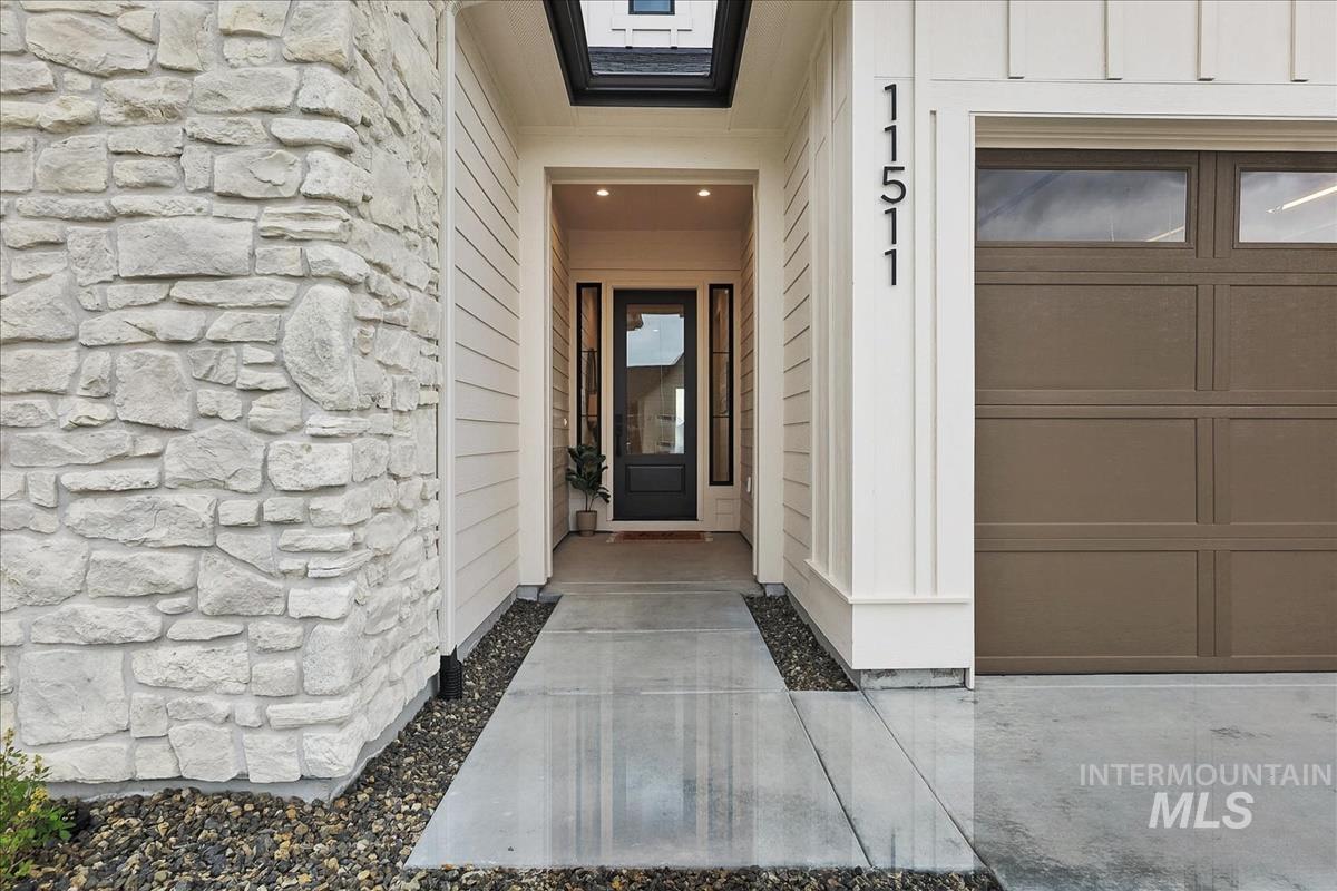 7114 W Newtown St., Eagle, Idaho 83616, 3 Bedrooms, 3 Bathrooms, Residential For Sale, Price $929,880, 99000939