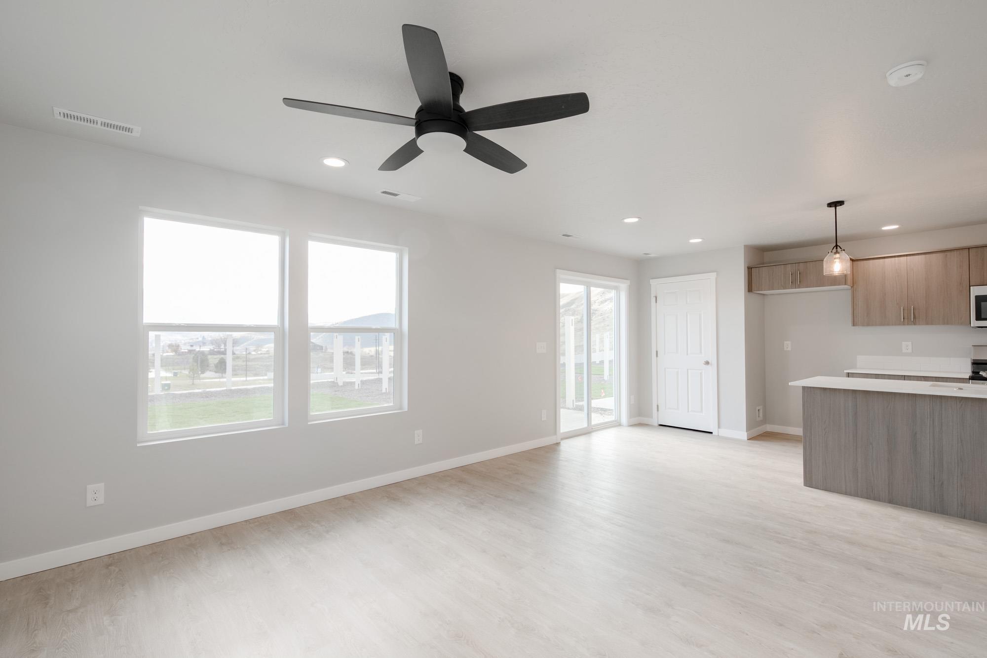 100 Bighorn St, Horseshoe Bend, Idaho 83629, 3 Bedrooms, 2.5 Bathrooms, Residential For Sale, Price $328,990,MLS 99000941