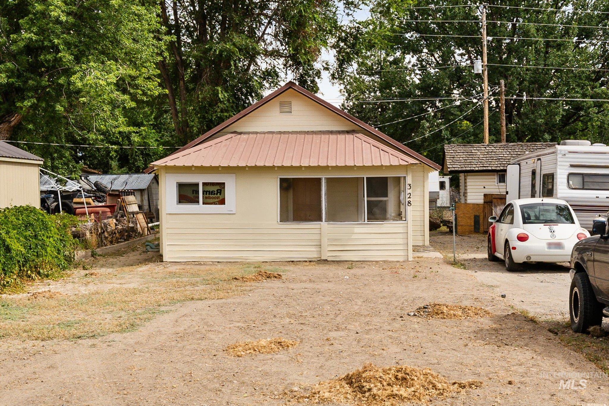 328 W Owyhee Ave, Homedale, Idaho 83628, 2 Bedrooms, 1 Bathroom, Residential For Sale, Price $179,900,MLS 99000947