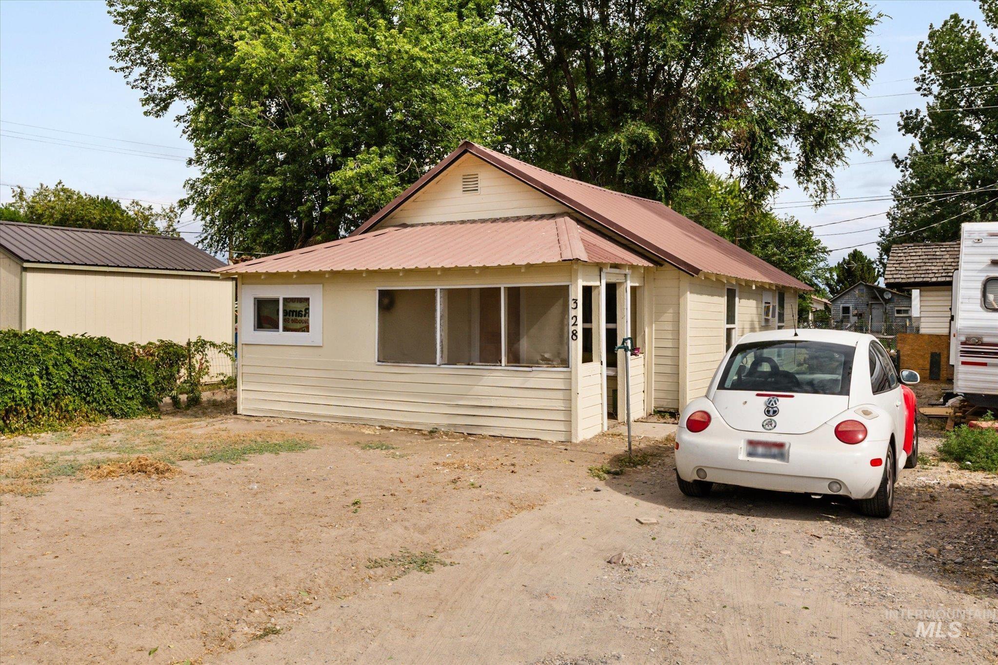 328 W Owyhee Ave, Homedale, Idaho 83628, 2 Bedrooms, 1 Bathroom, Residential For Sale, Price $179,900,MLS 99000947