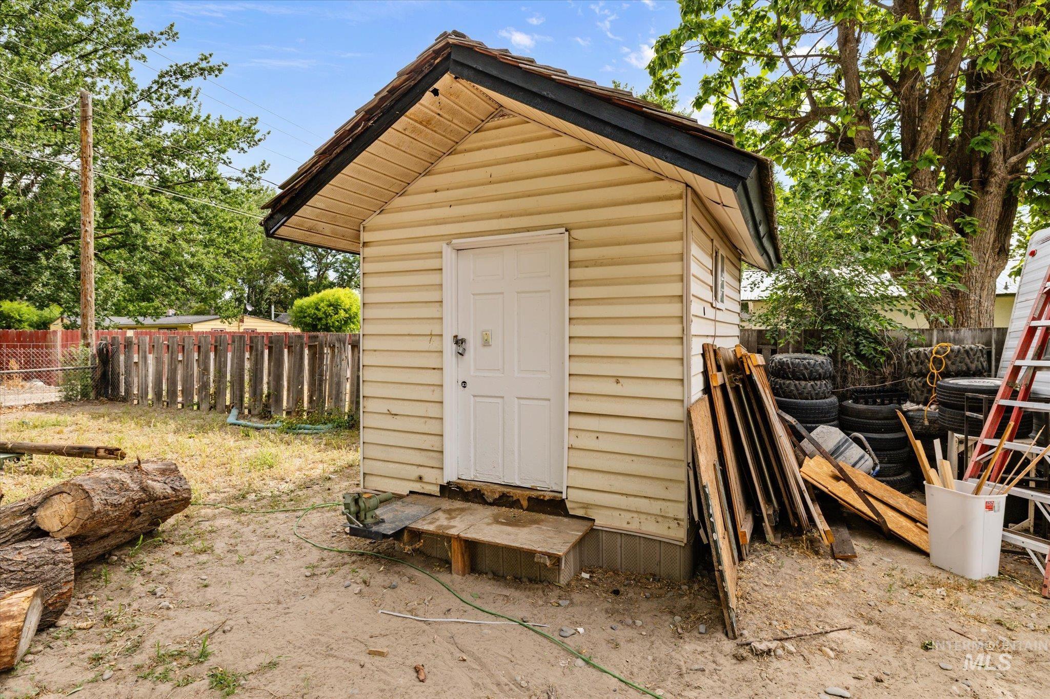 328 W Owyhee Ave, Homedale, Idaho 83628, 2 Bedrooms, 1 Bathroom, Residential For Sale, Price $179,900,MLS 99000947