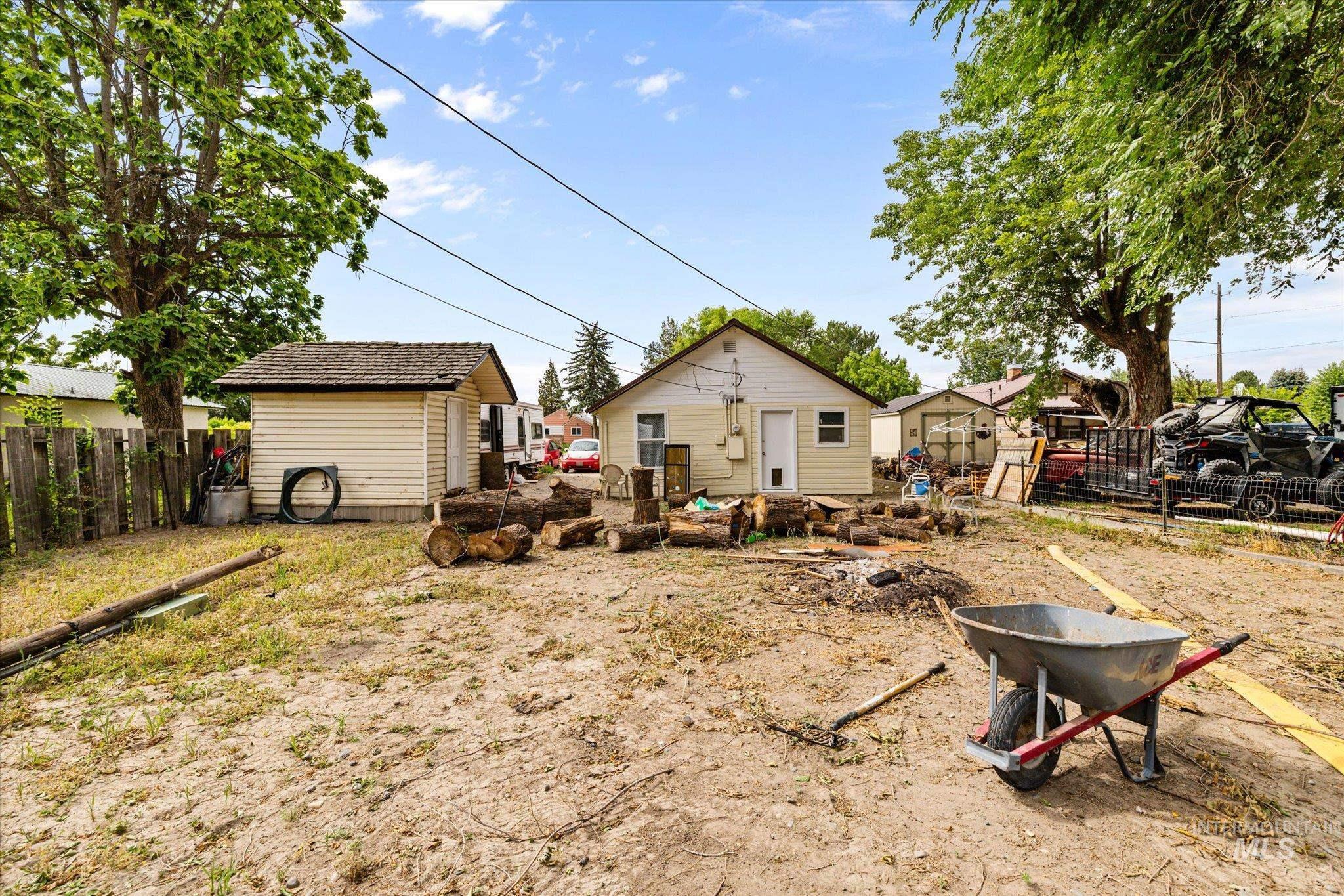 328 W Owyhee Ave, Homedale, Idaho 83628, 2 Bedrooms, 1 Bathroom, Residential For Sale, Price $179,900,MLS 99000947