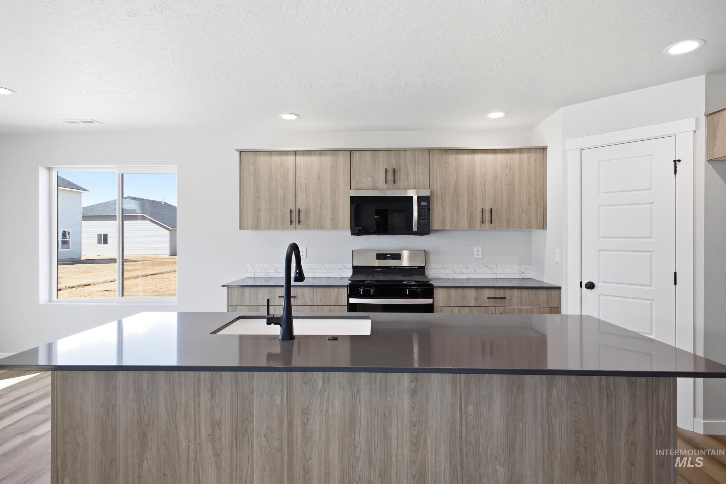 5032 S Bleachfield Ave, Meridian, Idaho 83642, 4 Bedrooms, 3 Bathrooms, Residential For Sale, Price $769,990,MLS 99000964