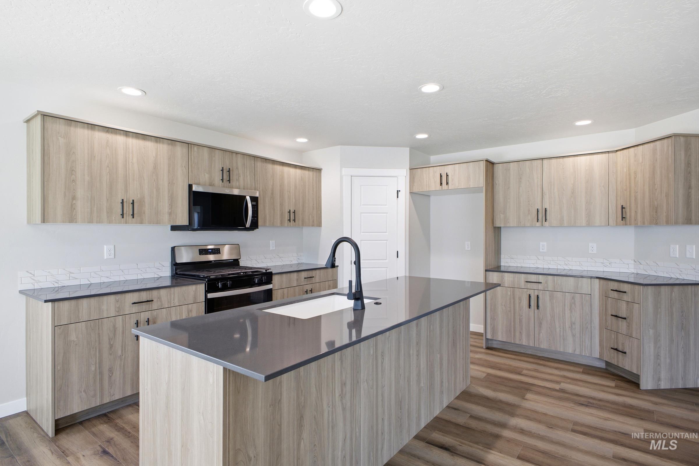 5032 S Bleachfield Ave, Meridian, Idaho 83642, 4 Bedrooms, 3 Bathrooms, Residential For Sale, Price $769,990,MLS 99000964