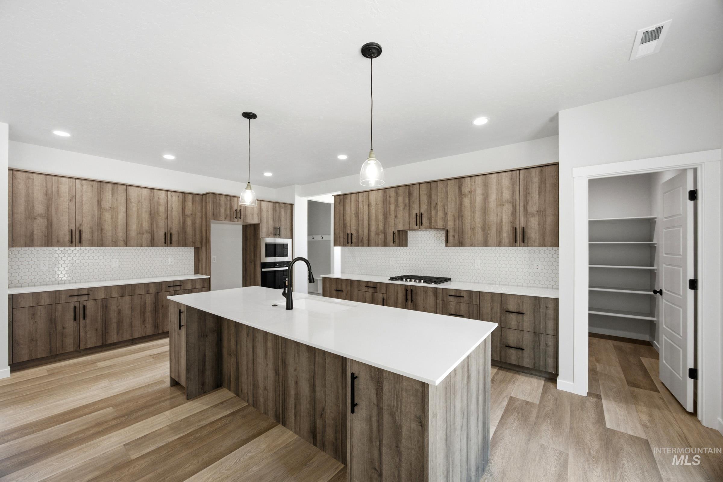 5188 S Bleachfield Ave, Meridian, Idaho 83642, 5 Bedrooms, 4.5 Bathrooms, Residential For Sale, Price $834,990,MLS 99000968