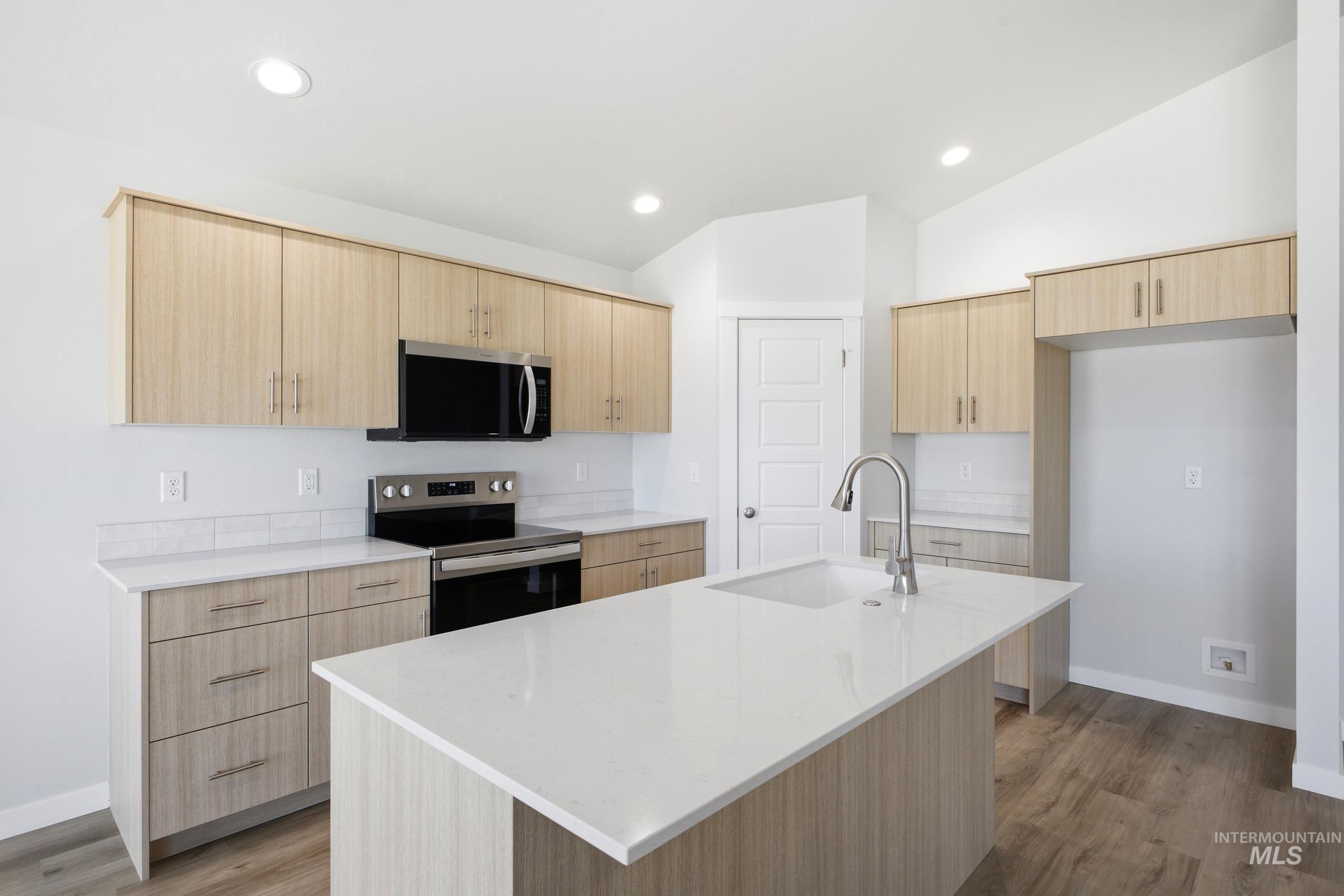 2520 W Tar Sands Dr, Kuna, Idaho 83634, 3 Bedrooms, 2 Bathrooms, Residential For Sale, Price $437,990,MLS 99000977
