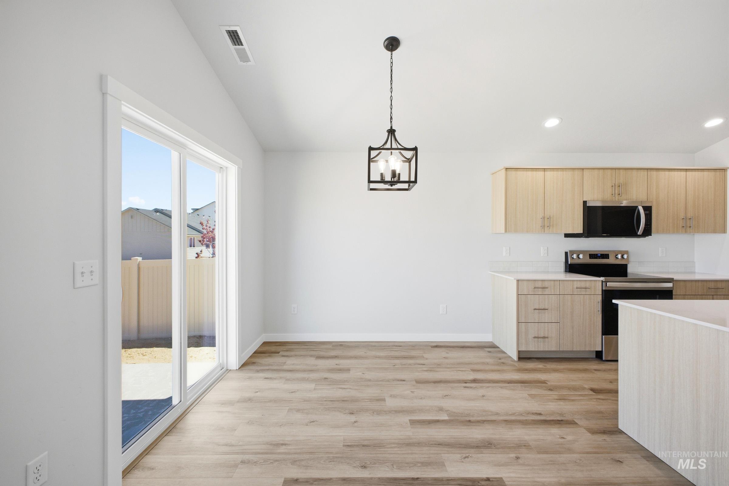2520 W Tar Sands Dr, Kuna, Idaho 83634, 3 Bedrooms, 2 Bathrooms, Residential For Sale, Price $437,990,MLS 99000977
